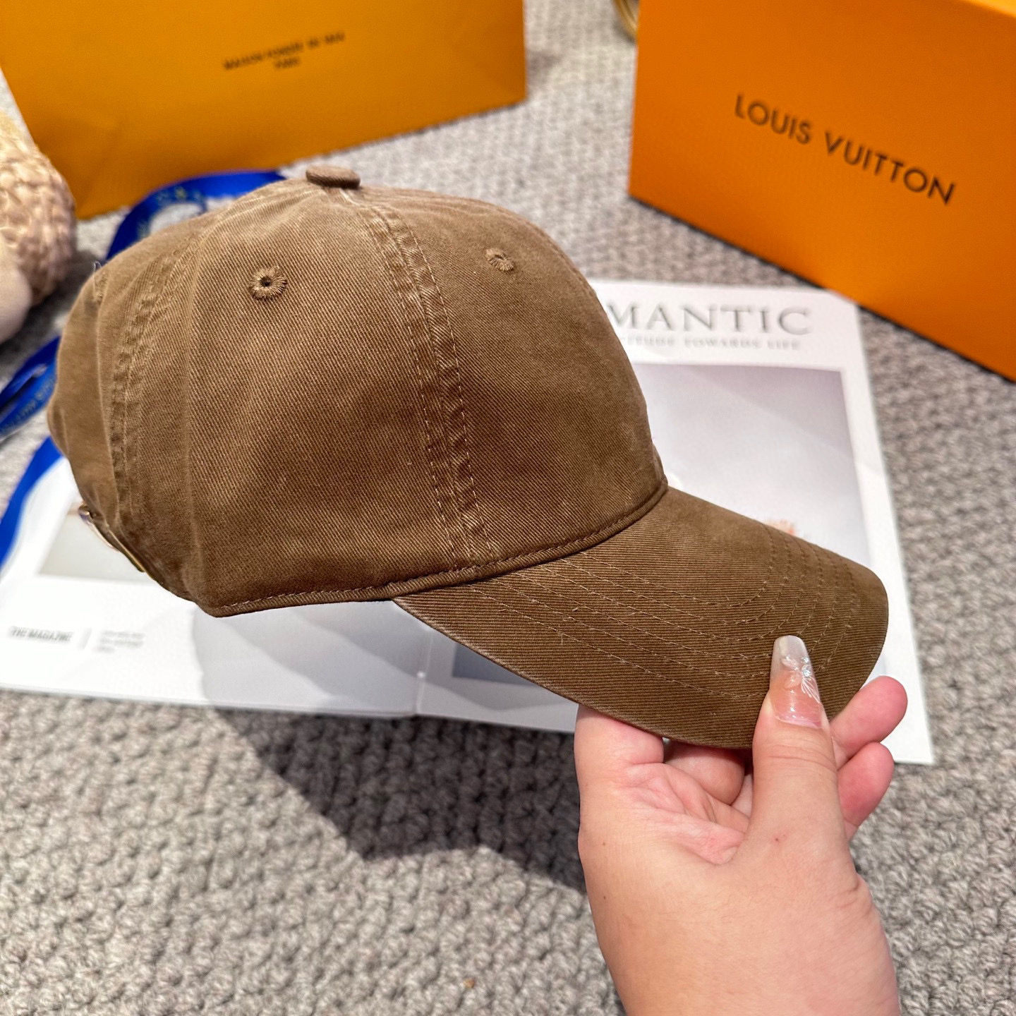 🧢路易威登棒球帽 LouisVuitton😍新款刺绣LV棒球帽，重工打造♥️高端大气，百搭款🤗男女通用！