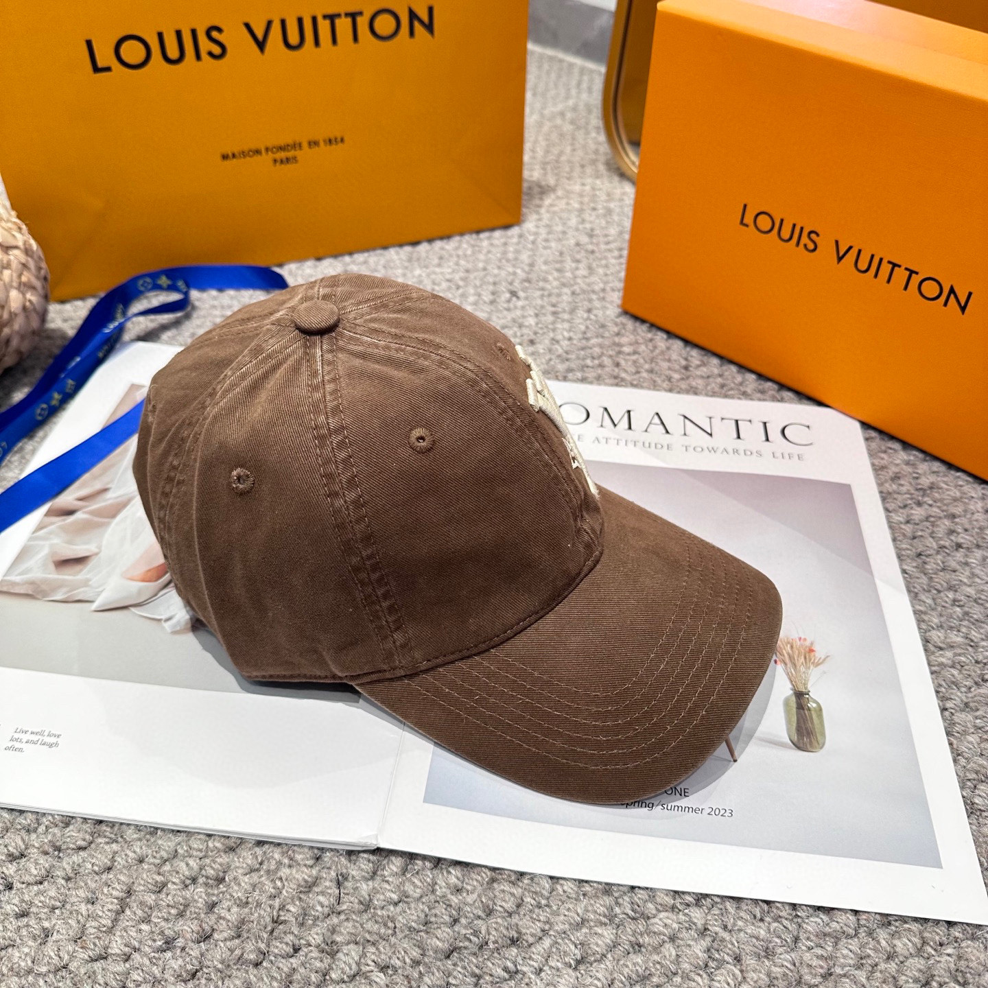🧢路易威登棒球帽 LouisVuitton😍新款刺绣LV棒球帽，重工打造♥️高端大气，百搭款🤗男女通用！