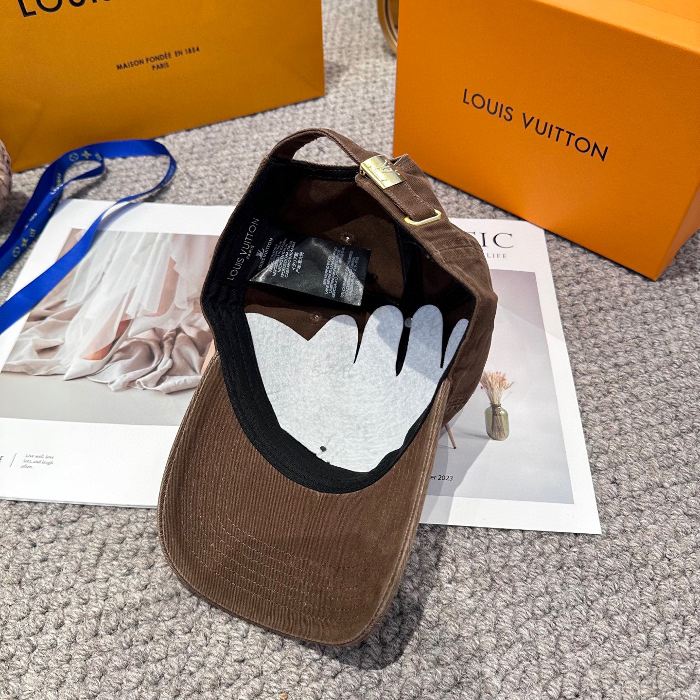 🧢路易威登棒球帽 LouisVuitton😍新款刺绣LV棒球帽，重工打造♥️高端大气，百搭款🤗男女通用！