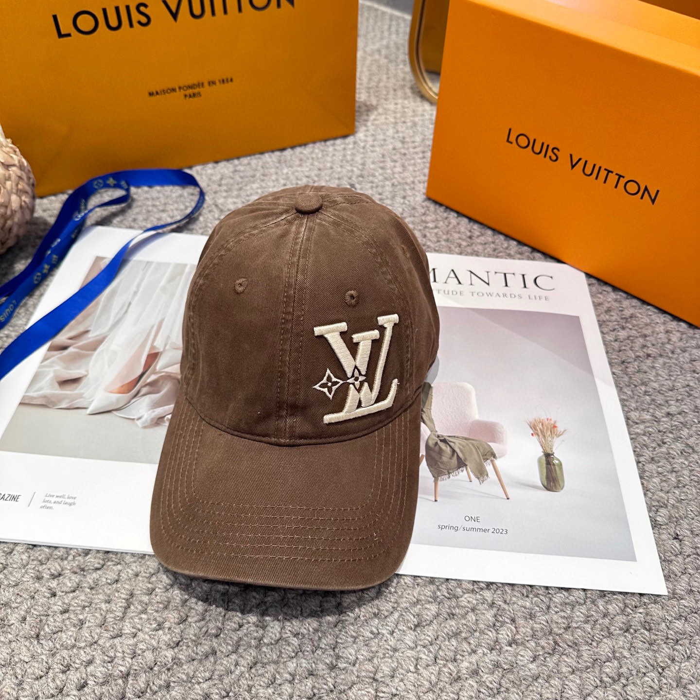 🧢路易威登棒球帽 LouisVuitton😍新款刺绣LV棒球帽，重工打造♥️高端大气，百搭款🤗男女通用！