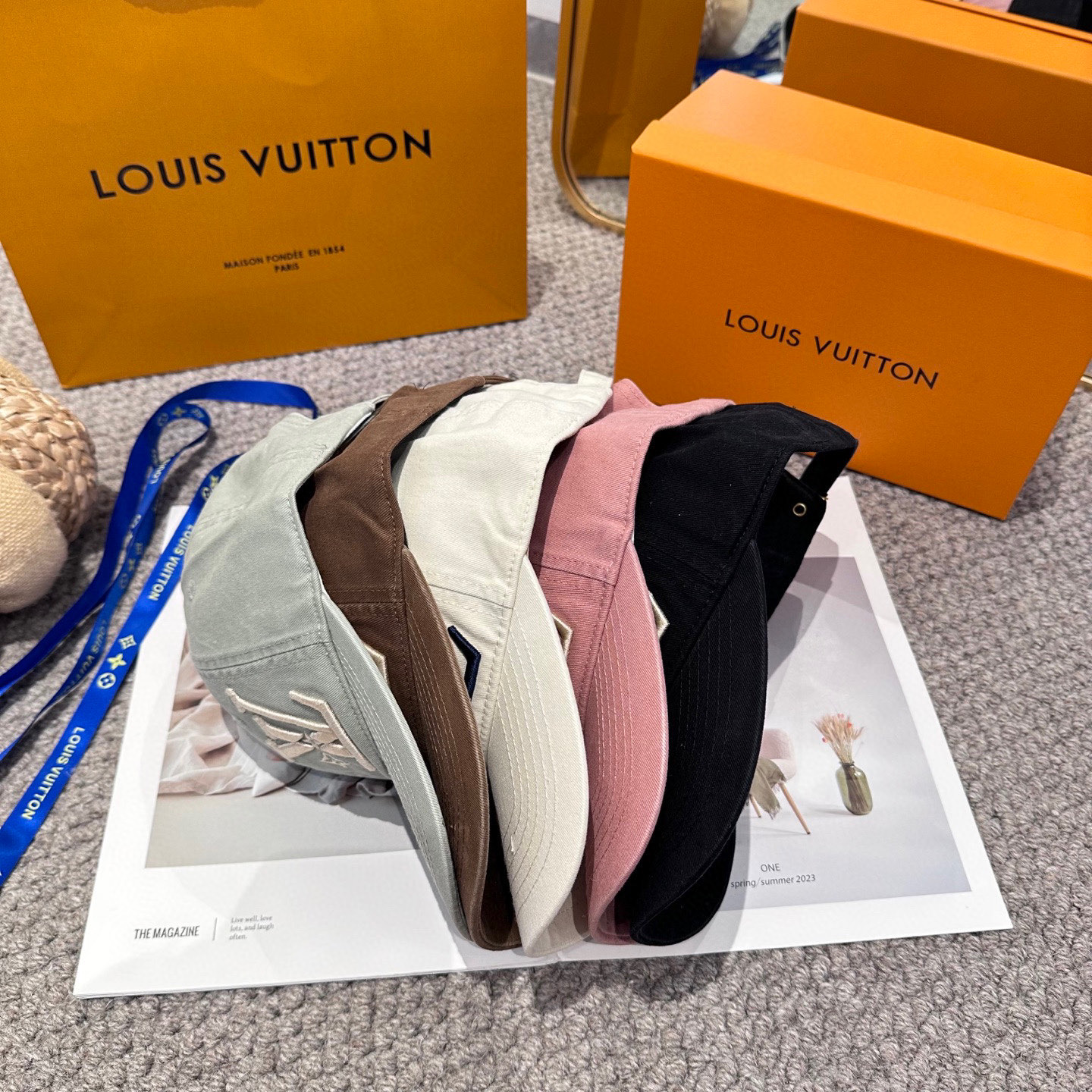 🧢路易威登棒球帽 LouisVuitton😍新款刺绣LV棒球帽，重工打造♥️高端大气，百搭款🤗男女通用！