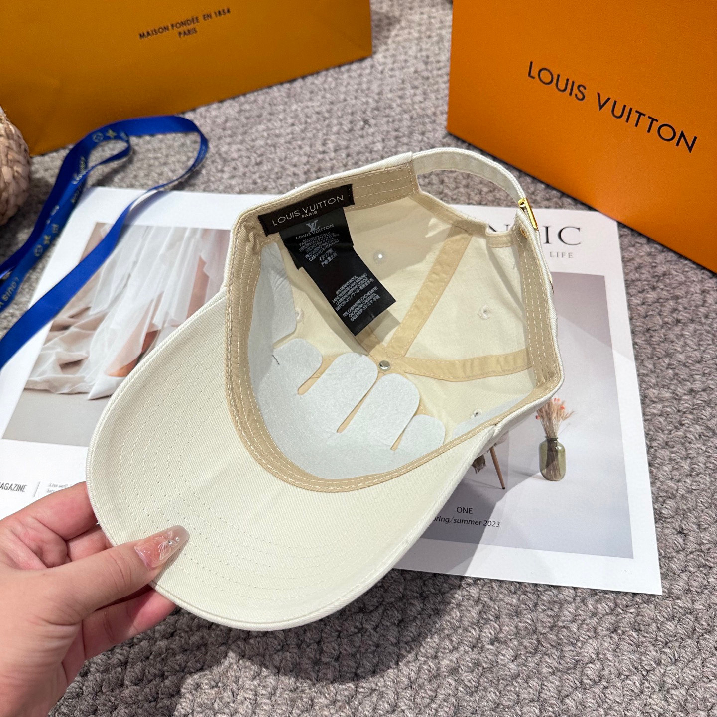 🧢路易威登棒球帽 LouisVuitton😍新款刺绣LV棒球帽，重工打造♥️高端大气，百搭款🤗男女通用！