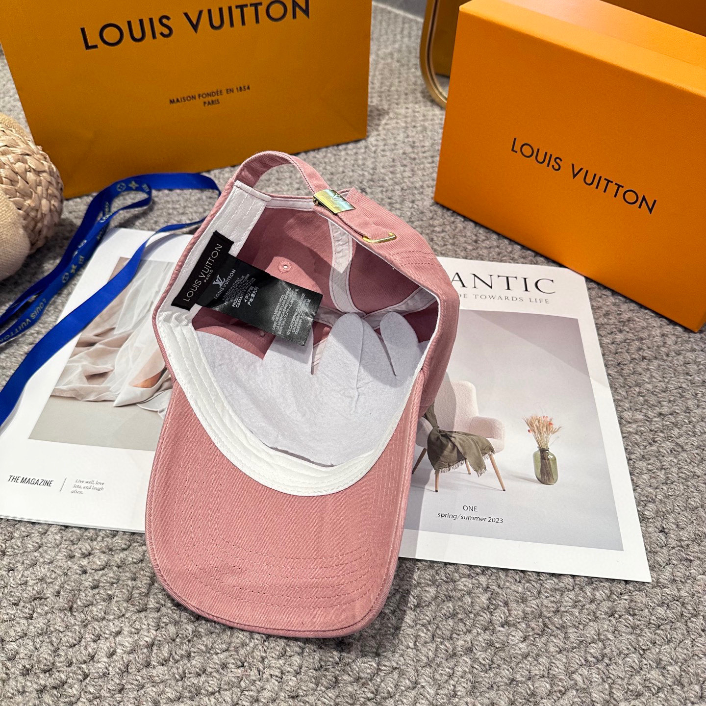 🧢路易威登棒球帽 LouisVuitton😍新款刺绣LV棒球帽，重工打造♥️高端大气，百搭款🤗男女通用！