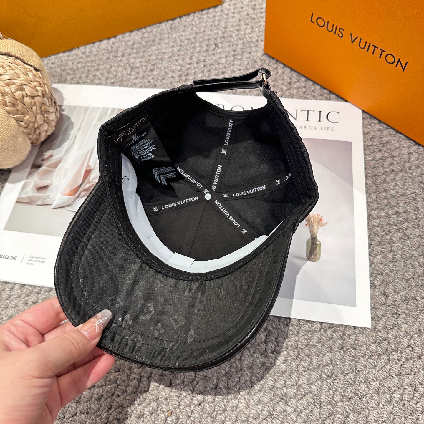 🧢路易威登棒球帽 LouisVuitton😍新款LV棒球帽，重工打造♥️高端大气，百搭款🤗男女通用！
