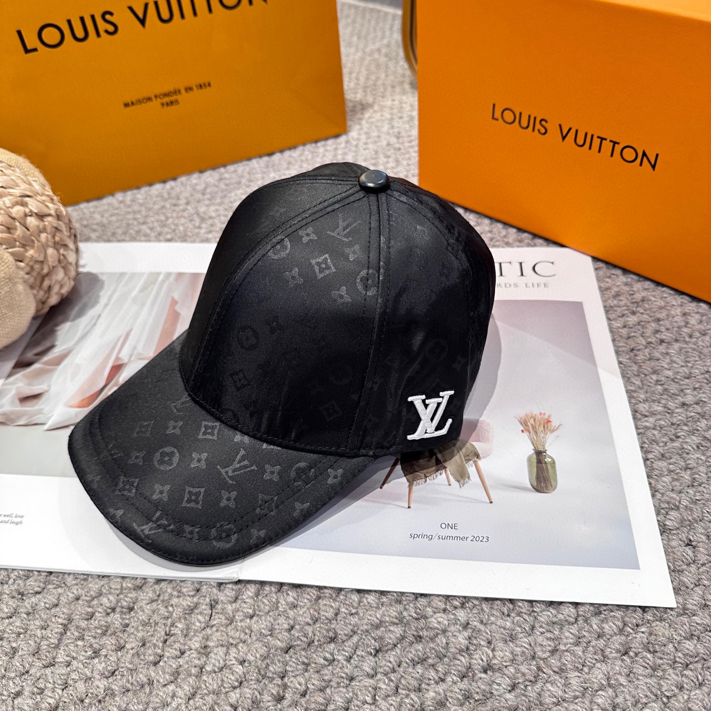 🧢路易威登棒球帽 LouisVuitton😍新款LV棒球帽，重工打造♥️高端大气，百搭款🤗男女通用！