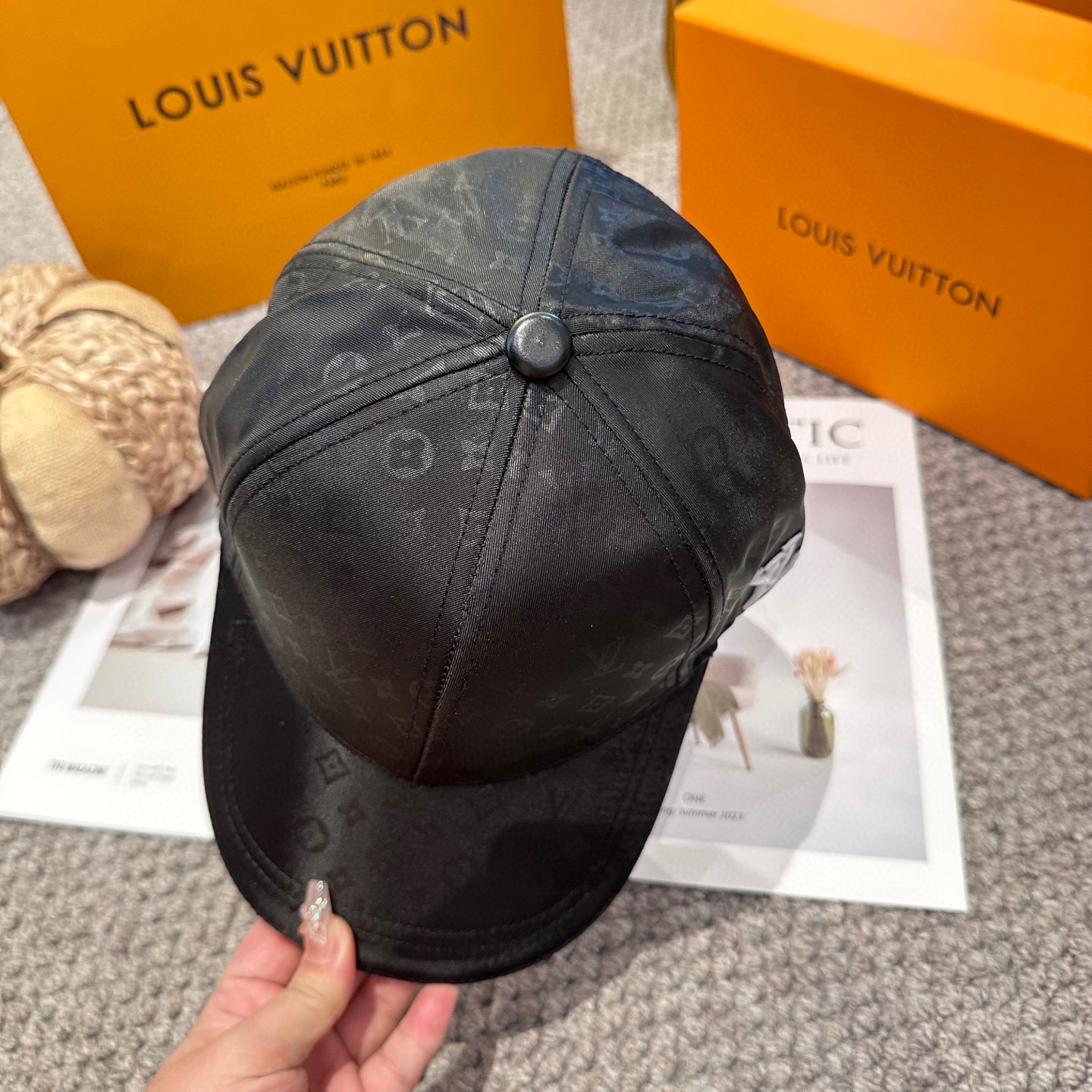 🧢路易威登棒球帽 LouisVuitton😍新款LV棒球帽，重工打造♥️高端大气，百搭款🤗男女通用！