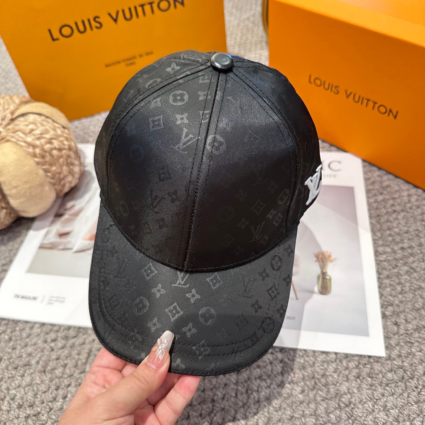 🧢路易威登棒球帽 LouisVuitton😍新款LV棒球帽，重工打造♥️高端大气，百搭款🤗男女通用！