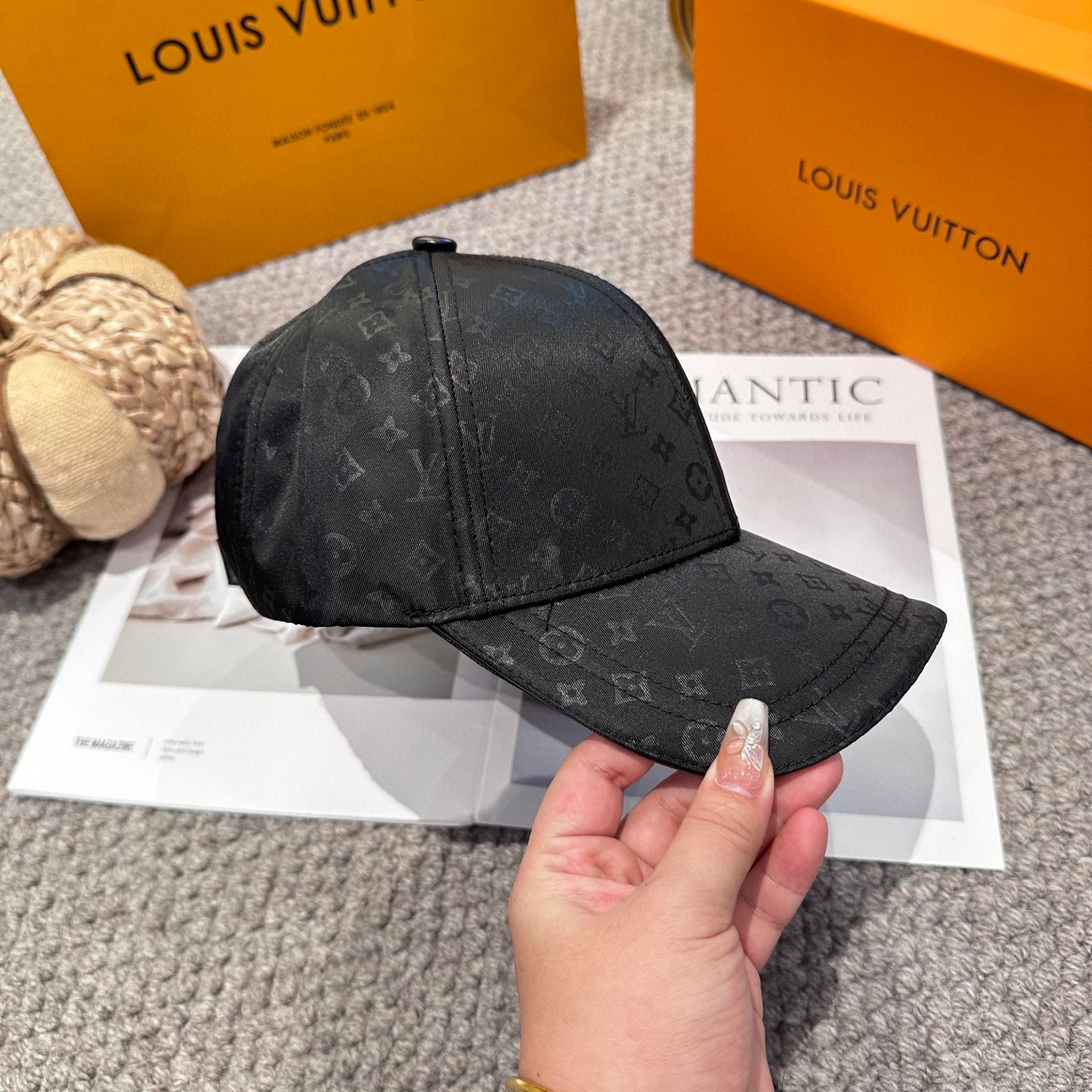 🧢路易威登棒球帽 LouisVuitton😍新款LV棒球帽，重工打造♥️高端大气，百搭款🤗男女通用！