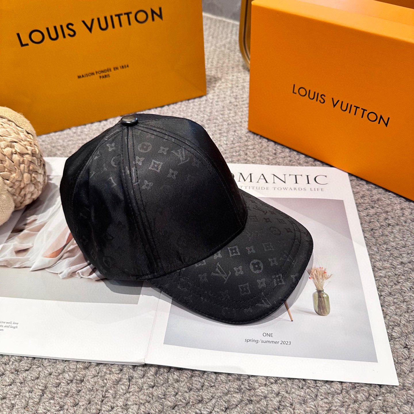 🧢路易威登棒球帽 LouisVuitton😍新款LV棒球帽，重工打造♥️高端大气，百搭款🤗男女通用！