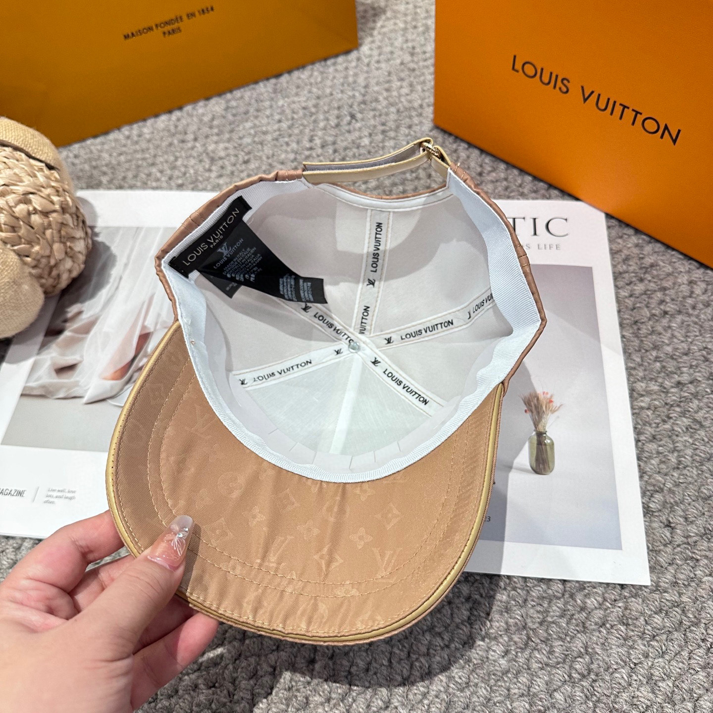 🧢路易威登棒球帽 LouisVuitton😍新款LV棒球帽，重工打造♥️高端大气，百搭款🤗男女通用！