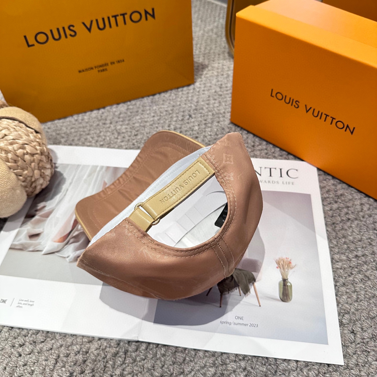 🧢路易威登棒球帽 LouisVuitton😍新款LV棒球帽，重工打造♥️高端大气，百搭款🤗男女通用！