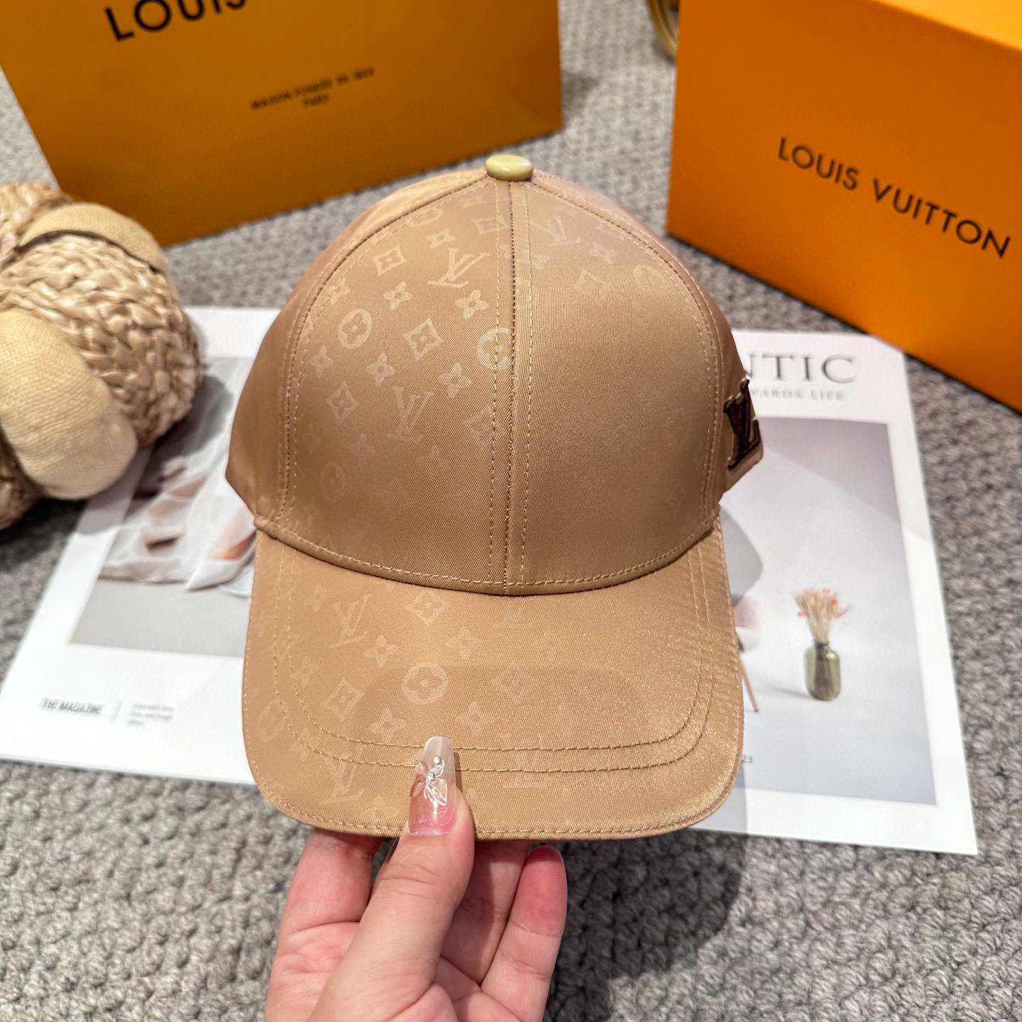 🧢路易威登棒球帽 LouisVuitton😍新款LV棒球帽，重工打造♥️高端大气，百搭款🤗男女通用！