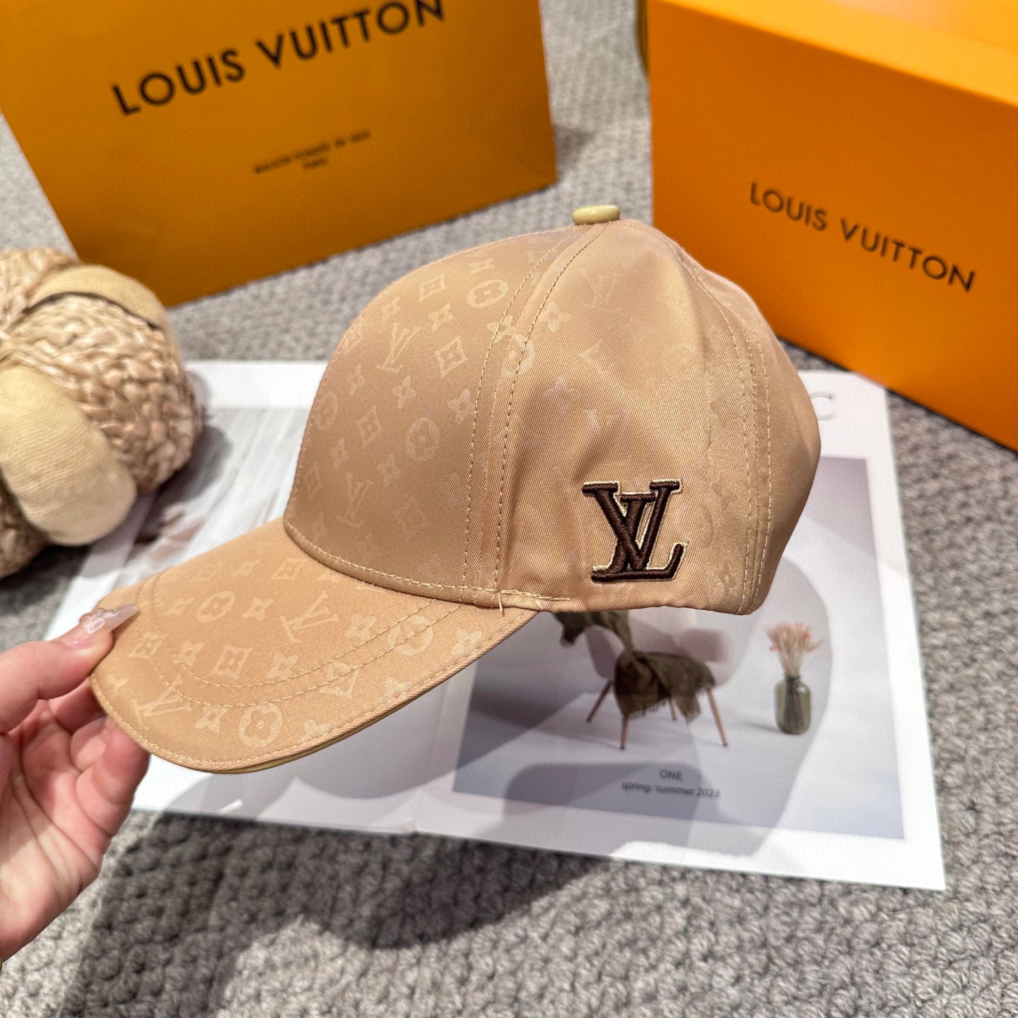 🧢路易威登棒球帽 LouisVuitton😍新款LV棒球帽，重工打造♥️高端大气，百搭款🤗男女通用！