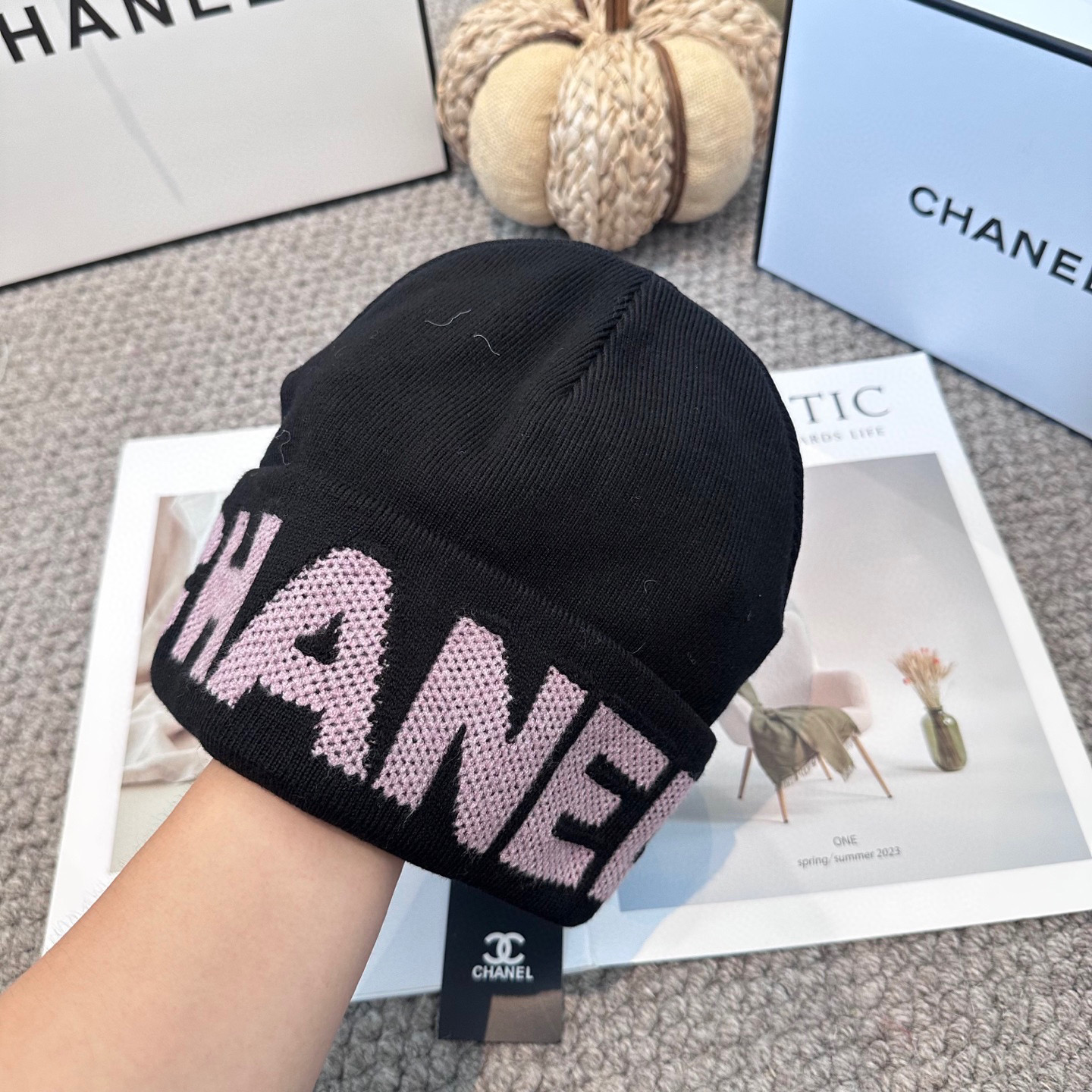 Chanel官网品质香奈儿秋冬网红时尚博主推荐款毛线帽，小红书爆款，手感超柔软舒适的针织线帽，弹性极佳！