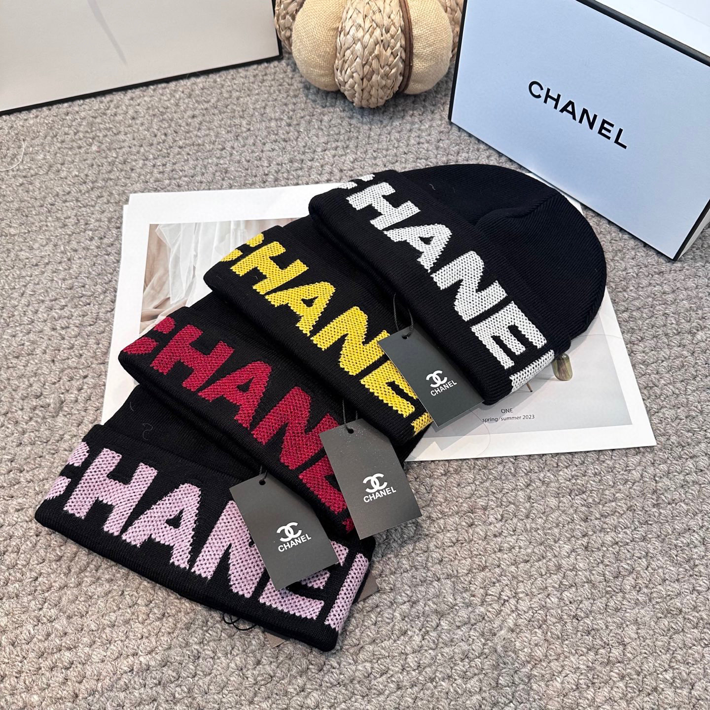 Chanel官网品质香奈儿秋冬网红时尚博主推荐款毛线帽，小红书爆款，手感超柔软舒适的针织线帽，弹性极佳！