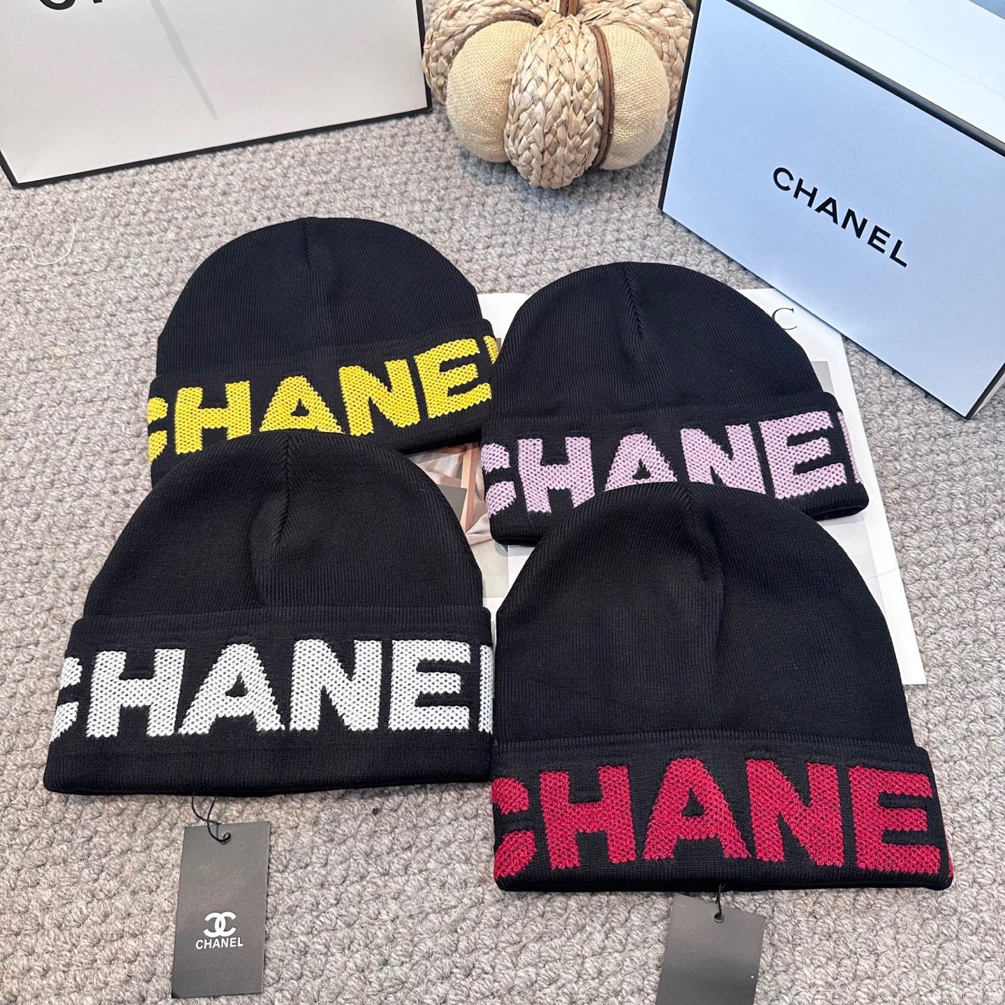 Chanel官网品质香奈儿秋冬网红时尚博主推荐款毛线帽，小红书爆款，手感超柔软舒适的针织线帽，弹性极佳！