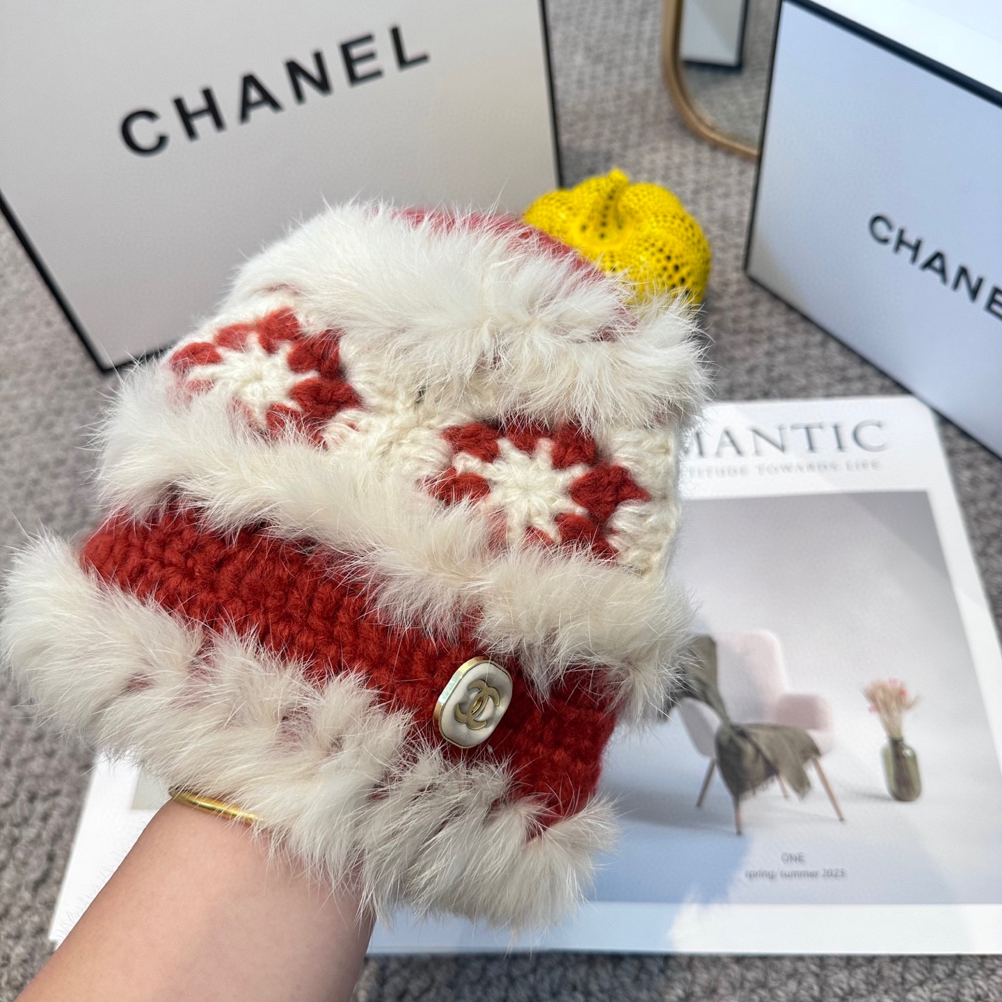  Chanel香奈儿新款 高品质香奈儿秋冬时尚潮品 手感超柔软舒适的针织线帽，弹性极佳！