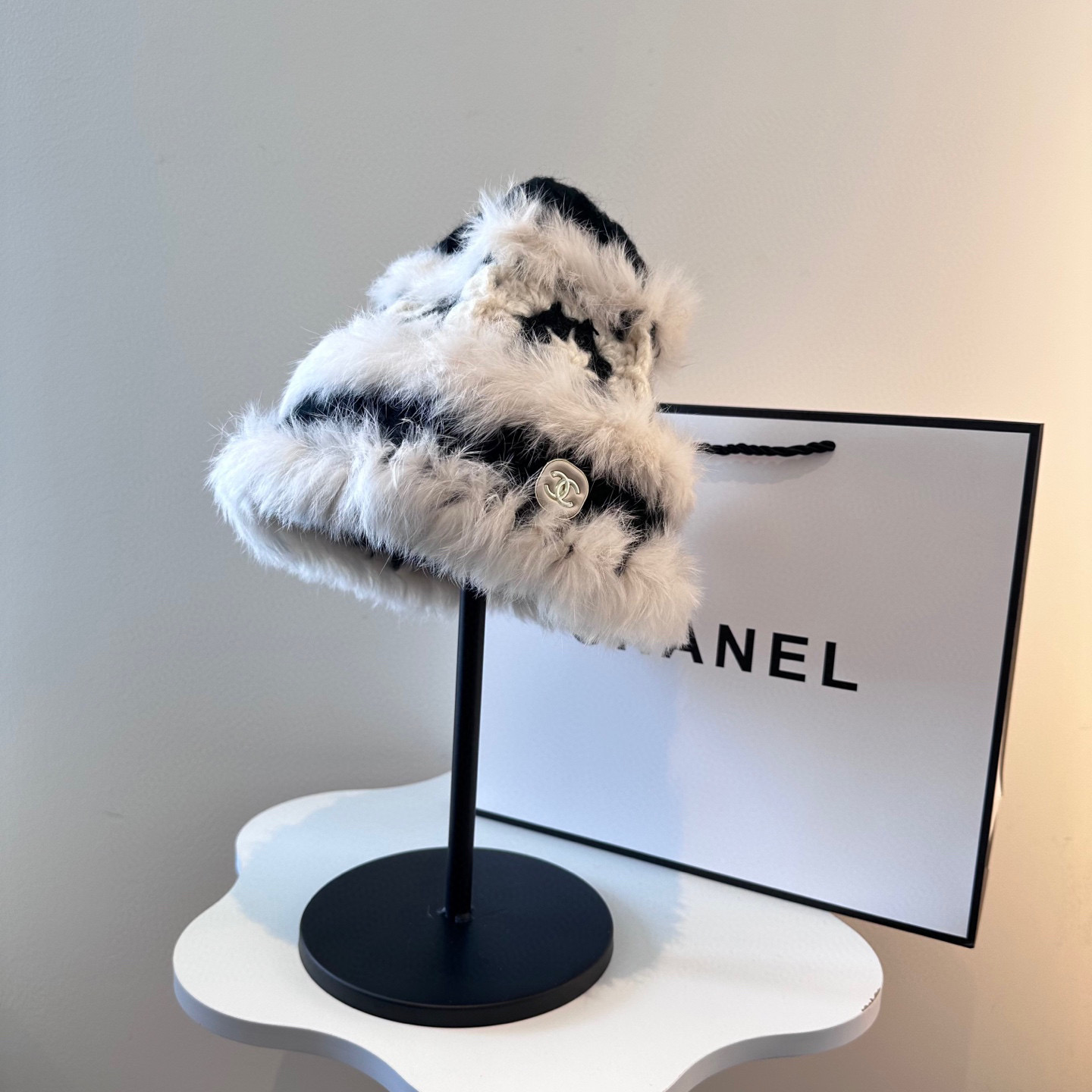  Chanel香奈儿新款 高品质香奈儿秋冬时尚潮品 手感超柔软舒适的针织线帽，弹性极佳！