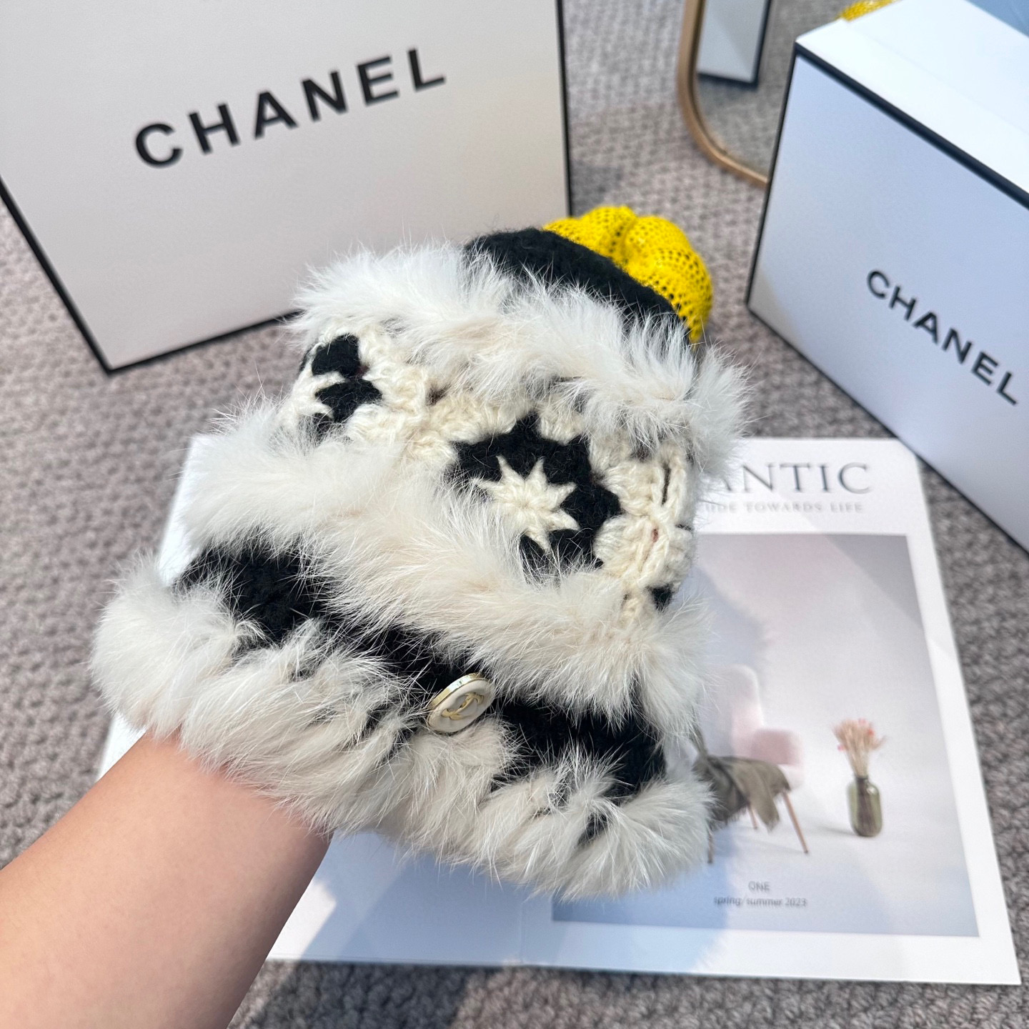  Chanel香奈儿新款 高品质香奈儿秋冬时尚潮品 手感超柔软舒适的针织线帽，弹性极佳！