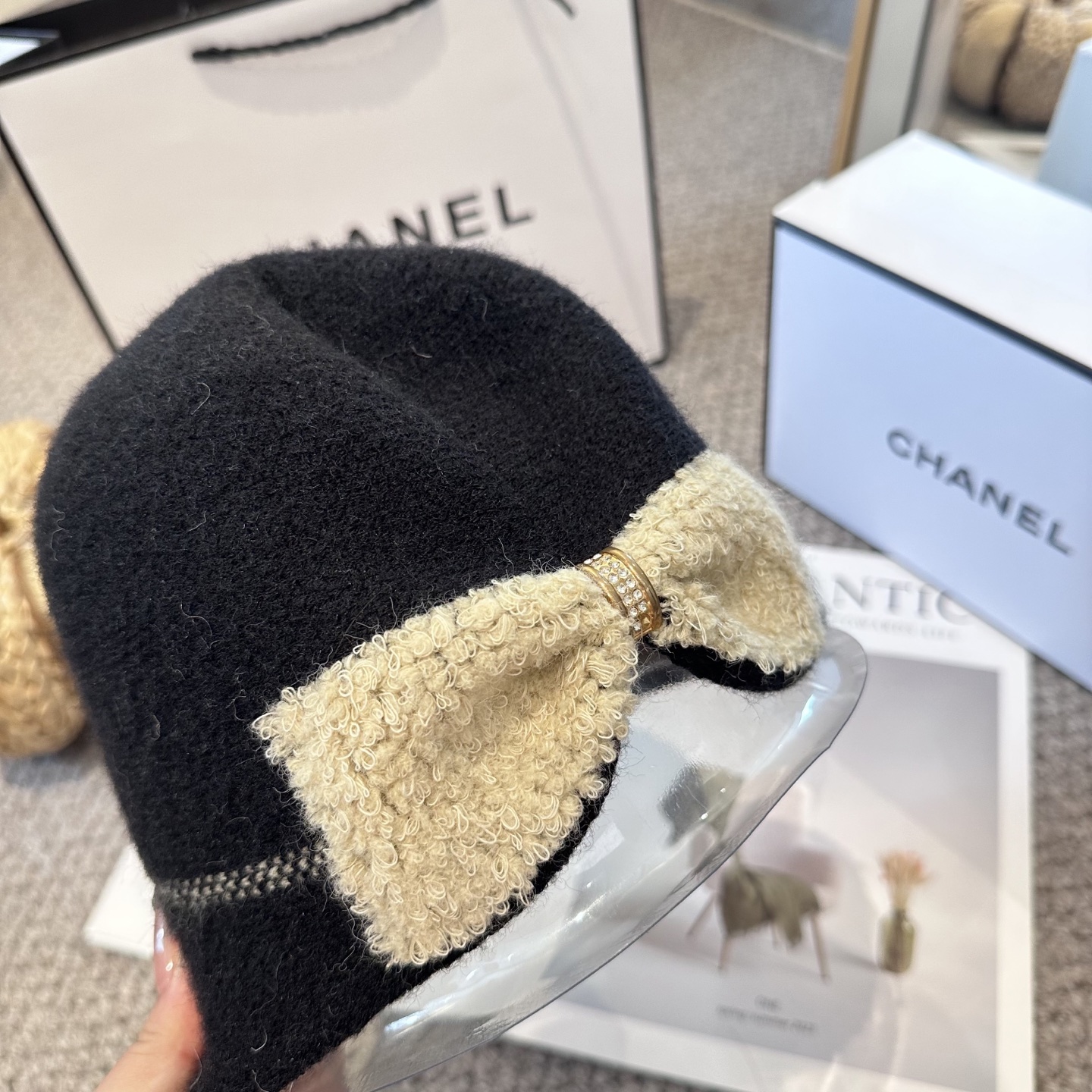 CHANEL 香奈儿 新款秋冬款盆帽渔夫帽 出货，大牌款超好搭配，赶紧入手！