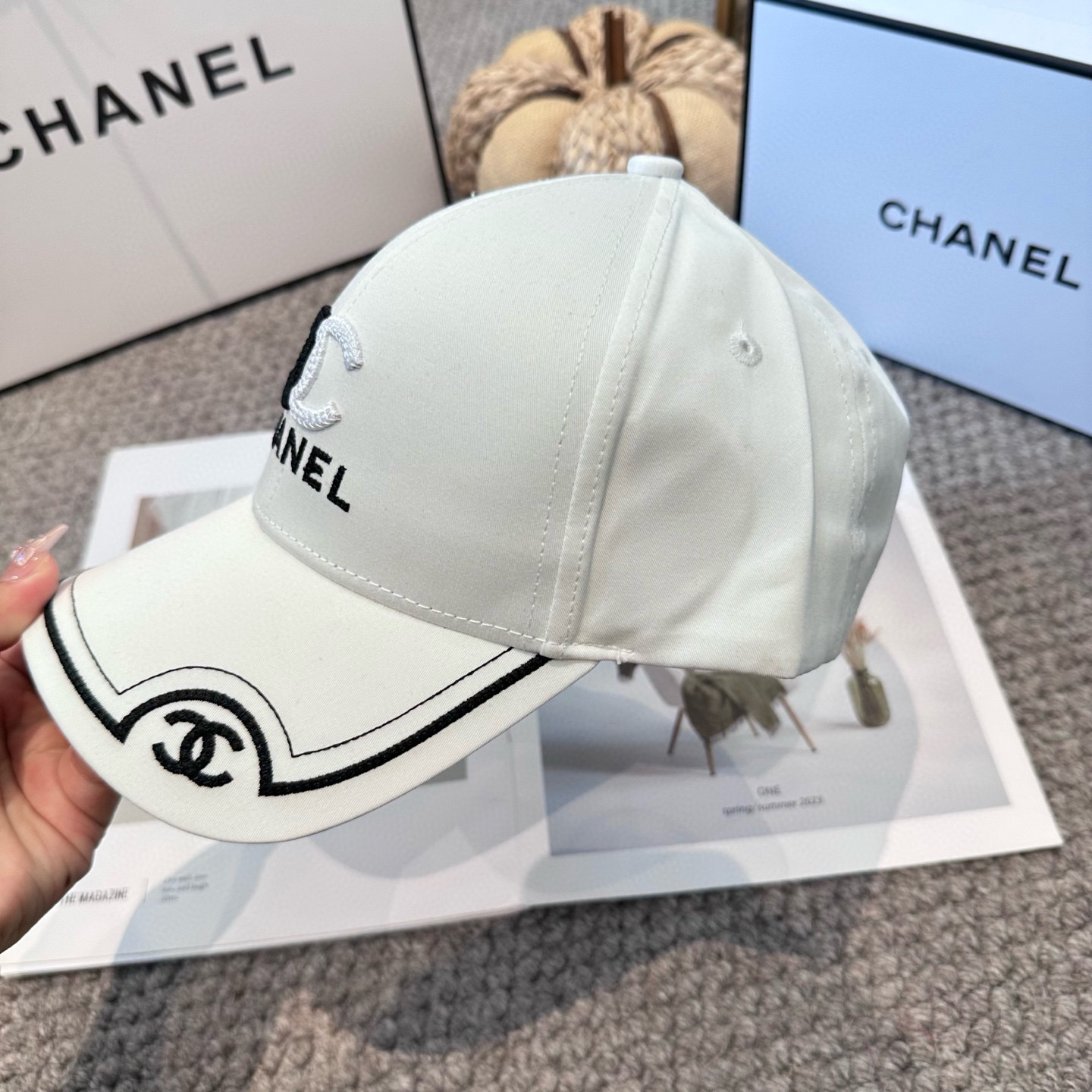   CHANEL香奈儿 新款简约刺绣logo棒球帽，新款出货，大牌款超好搭配，赶紧入手！