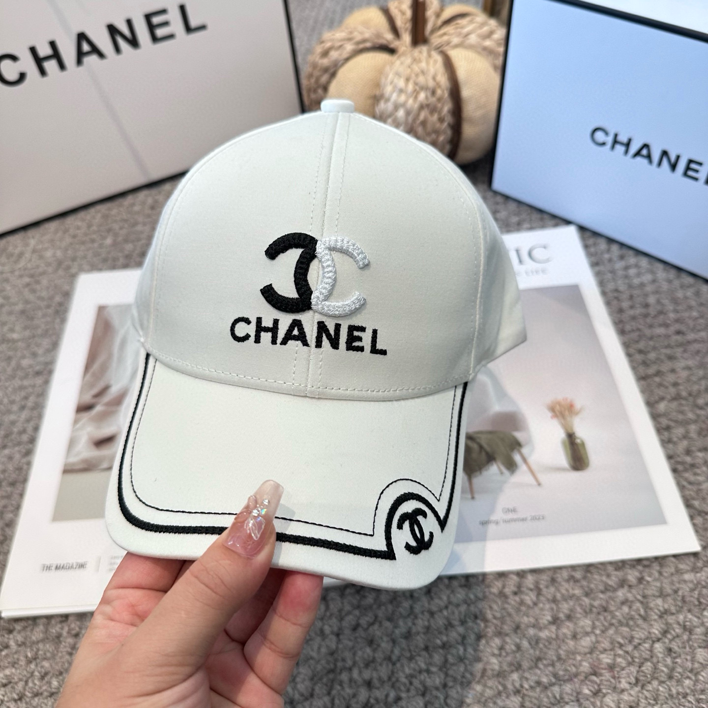   CHANEL香奈儿 新款简约刺绣logo棒球帽，新款出货，大牌款超好搭配，赶紧入手！