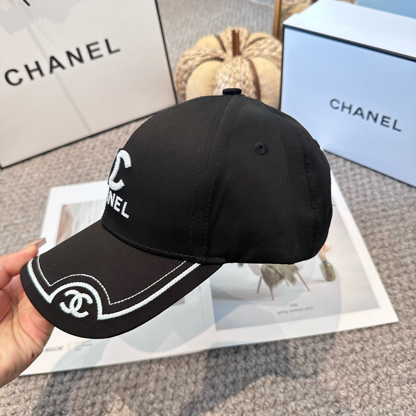   CHANEL香奈儿 新款简约刺绣logo棒球帽，新款出货，大牌款超好搭配，赶紧入手！