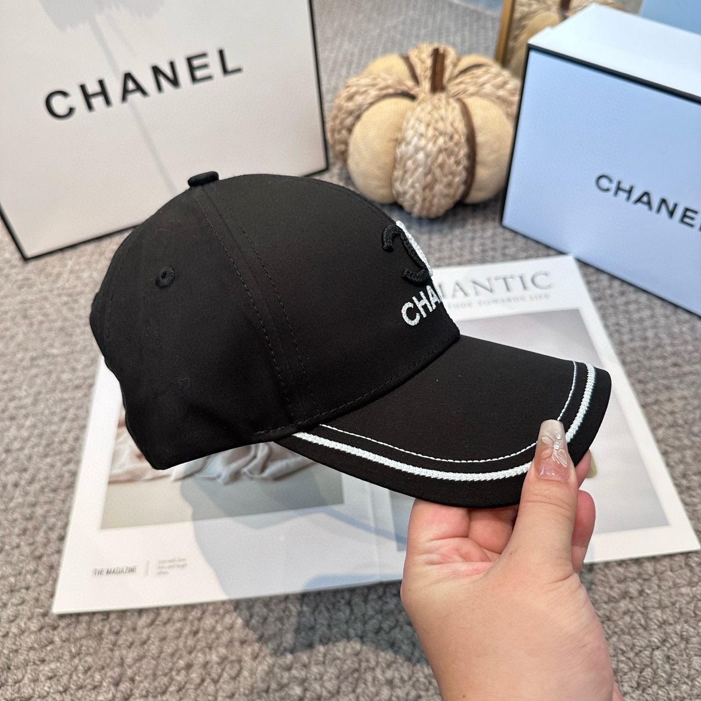   CHANEL香奈儿 新款简约刺绣logo棒球帽，新款出货，大牌款超好搭配，赶紧入手！