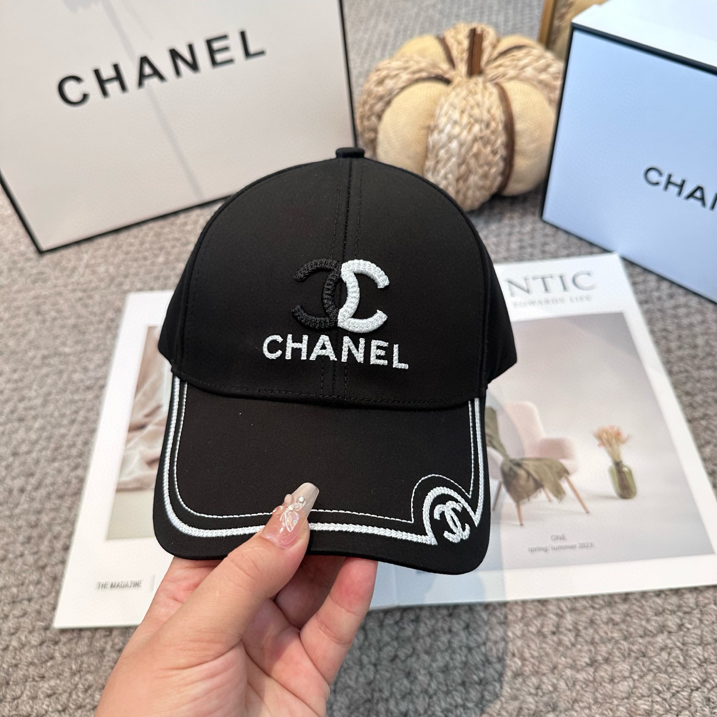   CHANEL香奈儿 新款简约刺绣logo棒球帽，新款出货，大牌款超好搭配，赶紧入手！