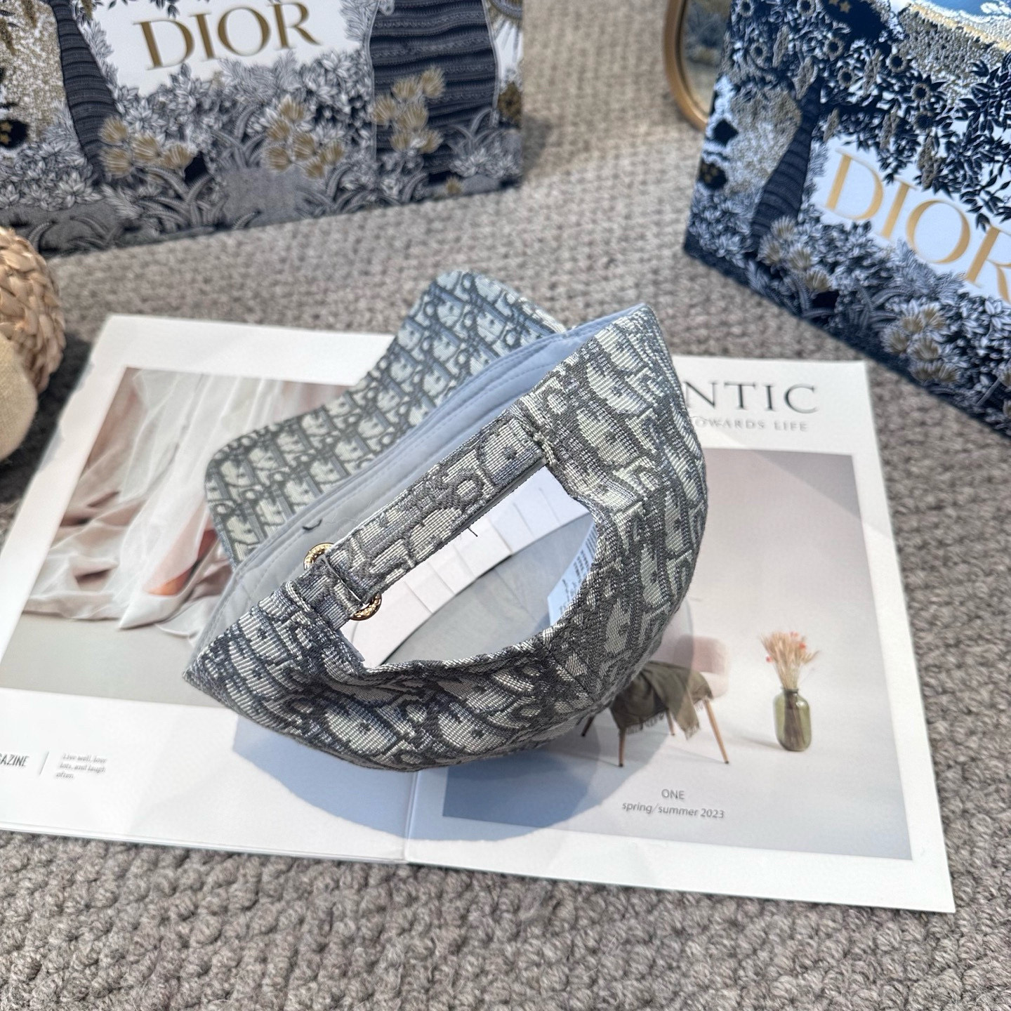  DIOR迪奥 刺绣
官网同步新款发布 老花D家棒球帽🧢，水洗标超级火爆