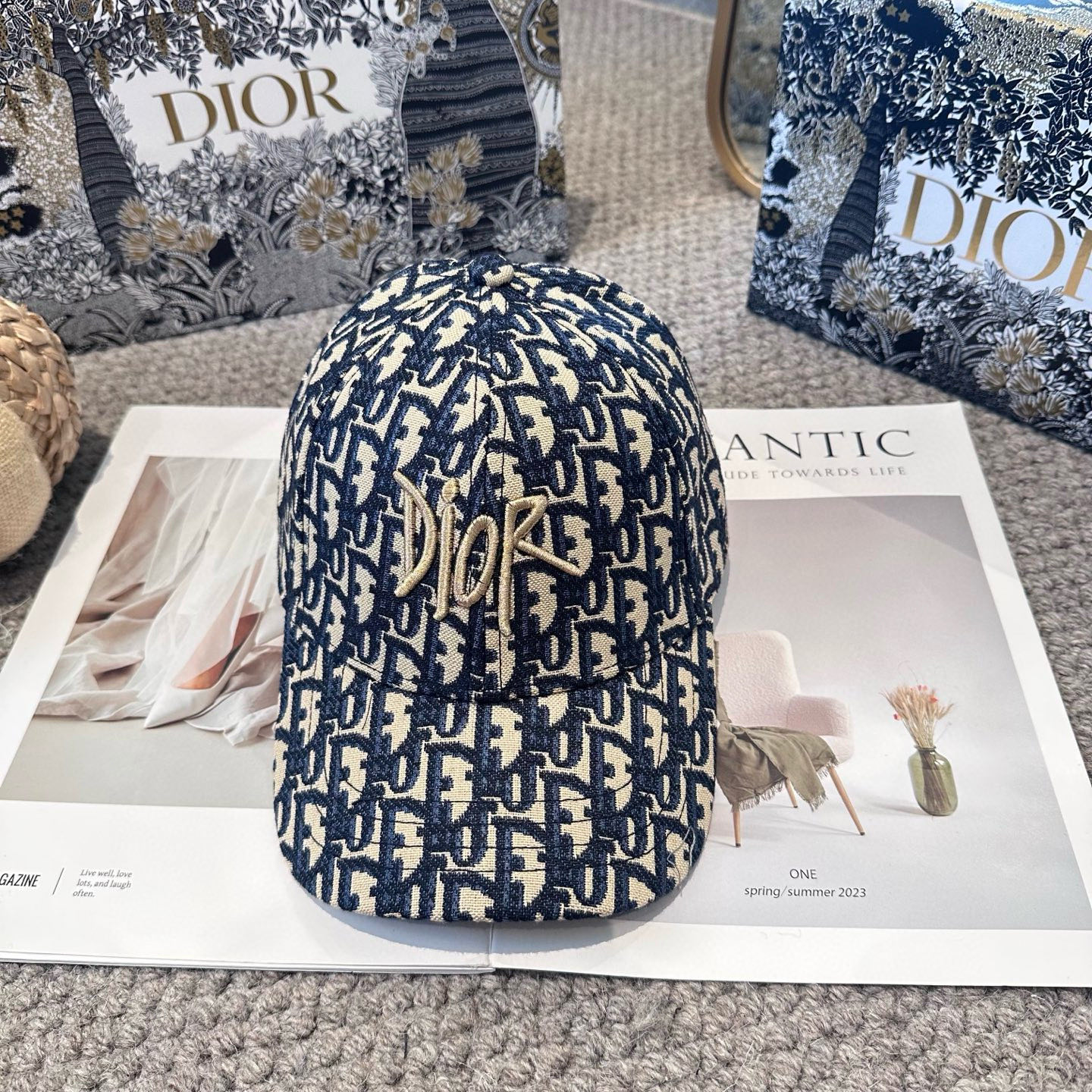  DIOR迪奥 刺绣
官网同步新款发布 老花D家棒球帽🧢，水洗标超级火爆