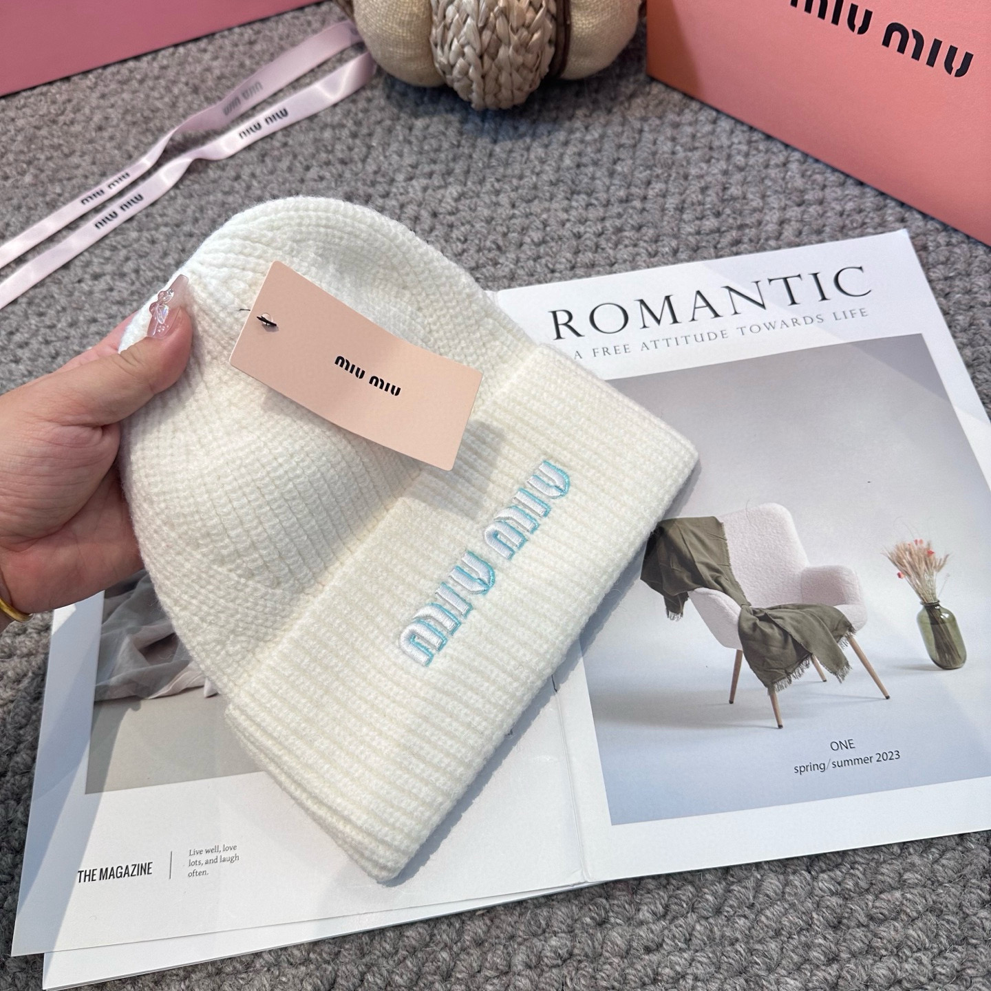 miumiu缪缪🐰秋冬刺绣毛线帽这种高级简直质感从头开始了！巨推荐大家这顶不管什么类型的衣服都好配💖休闲