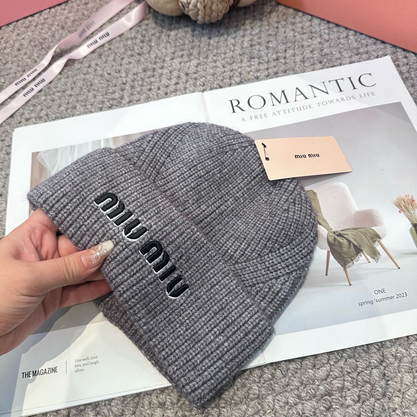 miumiu缪缪🐰秋冬刺绣毛线帽这种高级简直质感从头开始了！巨推荐大家这顶不管什么类型的衣服都好配💖休闲