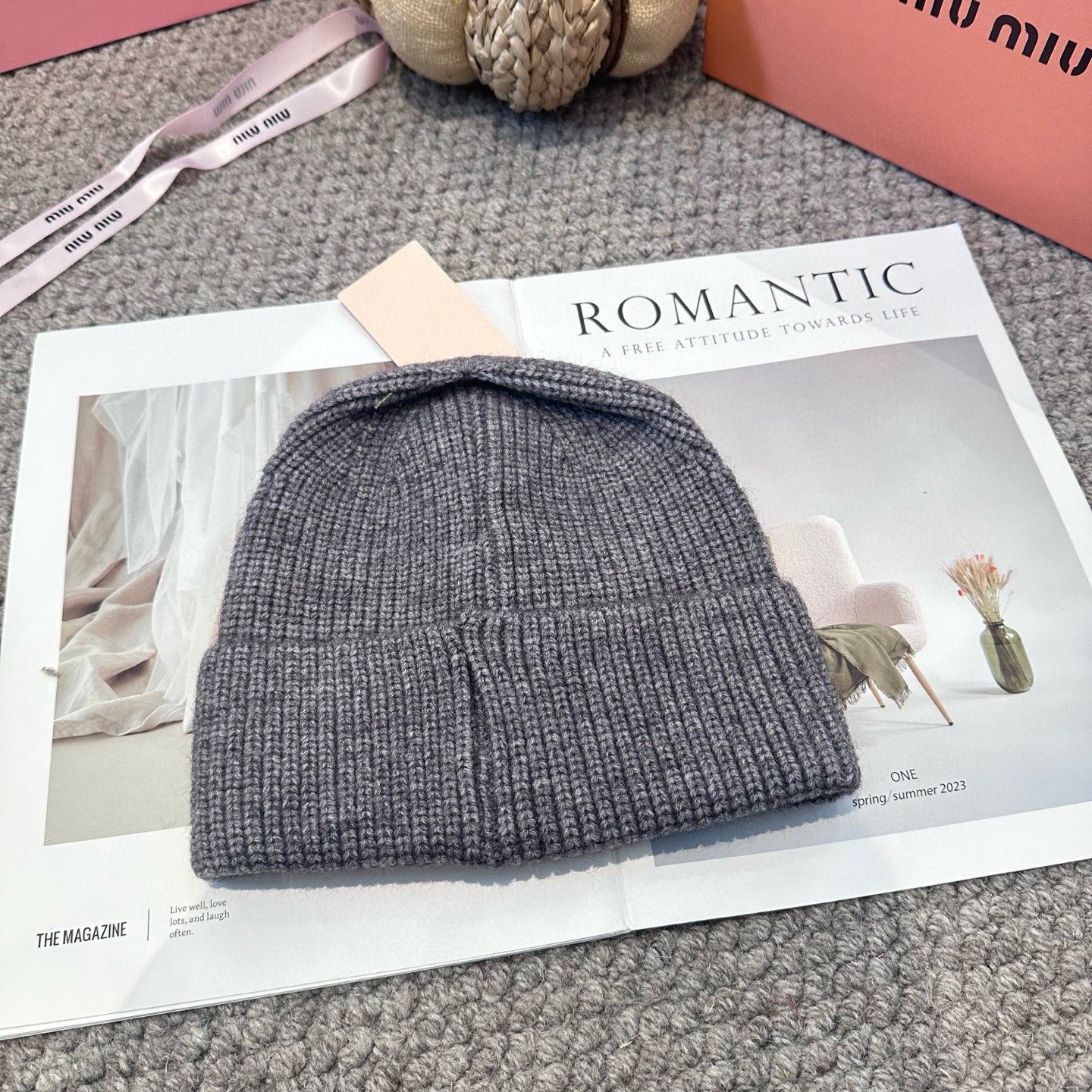 miumiu缪缪🐰秋冬刺绣毛线帽这种高级简直质感从头开始了！巨推荐大家这顶不管什么类型的衣服都好配💖休闲