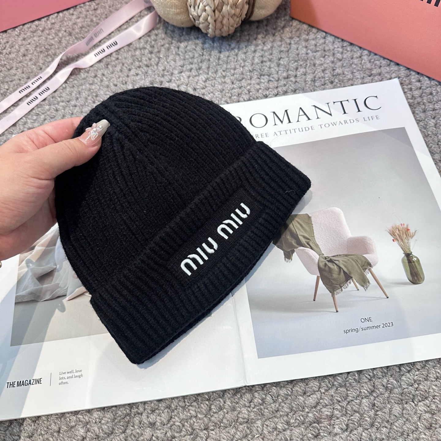 miumiu缪缪🐰秋冬刺绣毛线帽这种高级简直质感从头开始了！巨推荐大家这顶不管什么类型的衣服都好配💖休闲