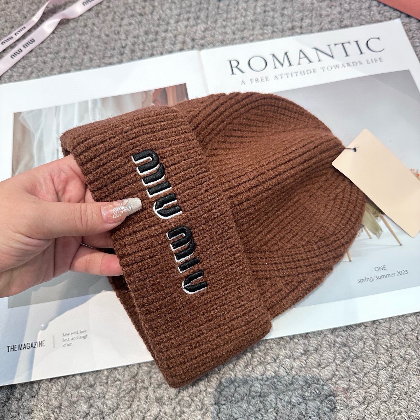 miumiu缪缪🐰秋冬刺绣毛线帽这种高级简直质感从头开始了！巨推荐大家这顶不管什么类型的衣服都好配💖休闲