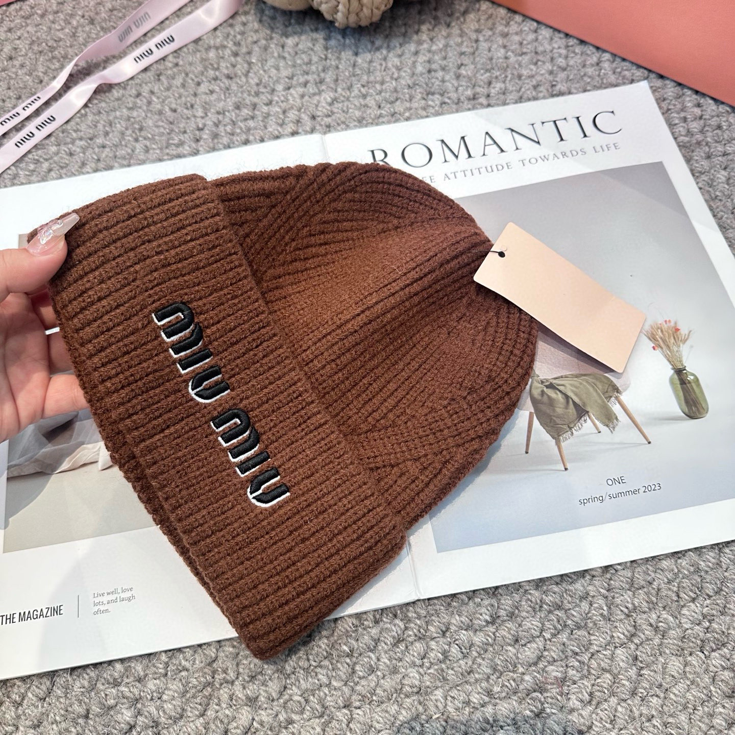 miumiu缪缪🐰秋冬刺绣毛线帽这种高级简直质感从头开始了！巨推荐大家这顶不管什么类型的衣服都好配💖休闲