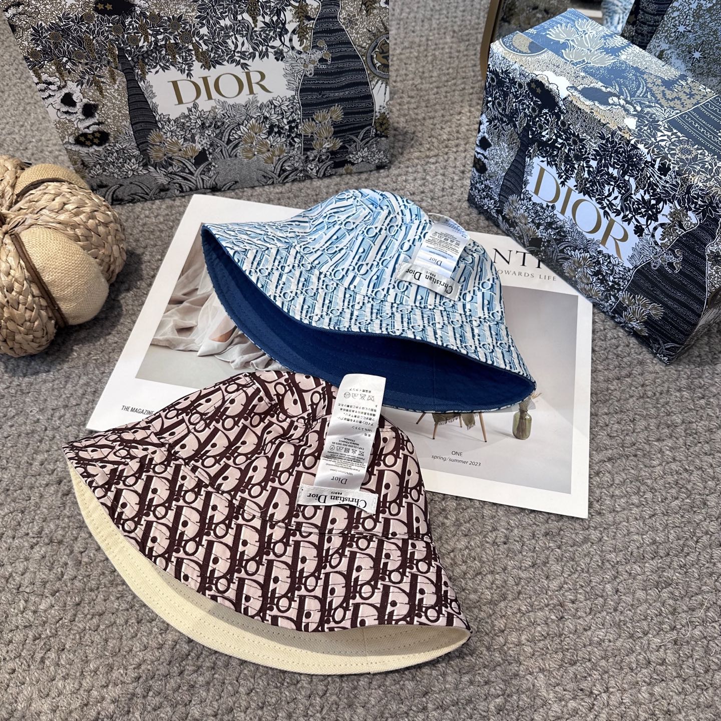 P68 迪奥Dior 官网最新双面刺绣迪奥logo渔夫帽，防晒指数超高，特别显脸小，有型不软塌，可随意折叠，携带方便🤗