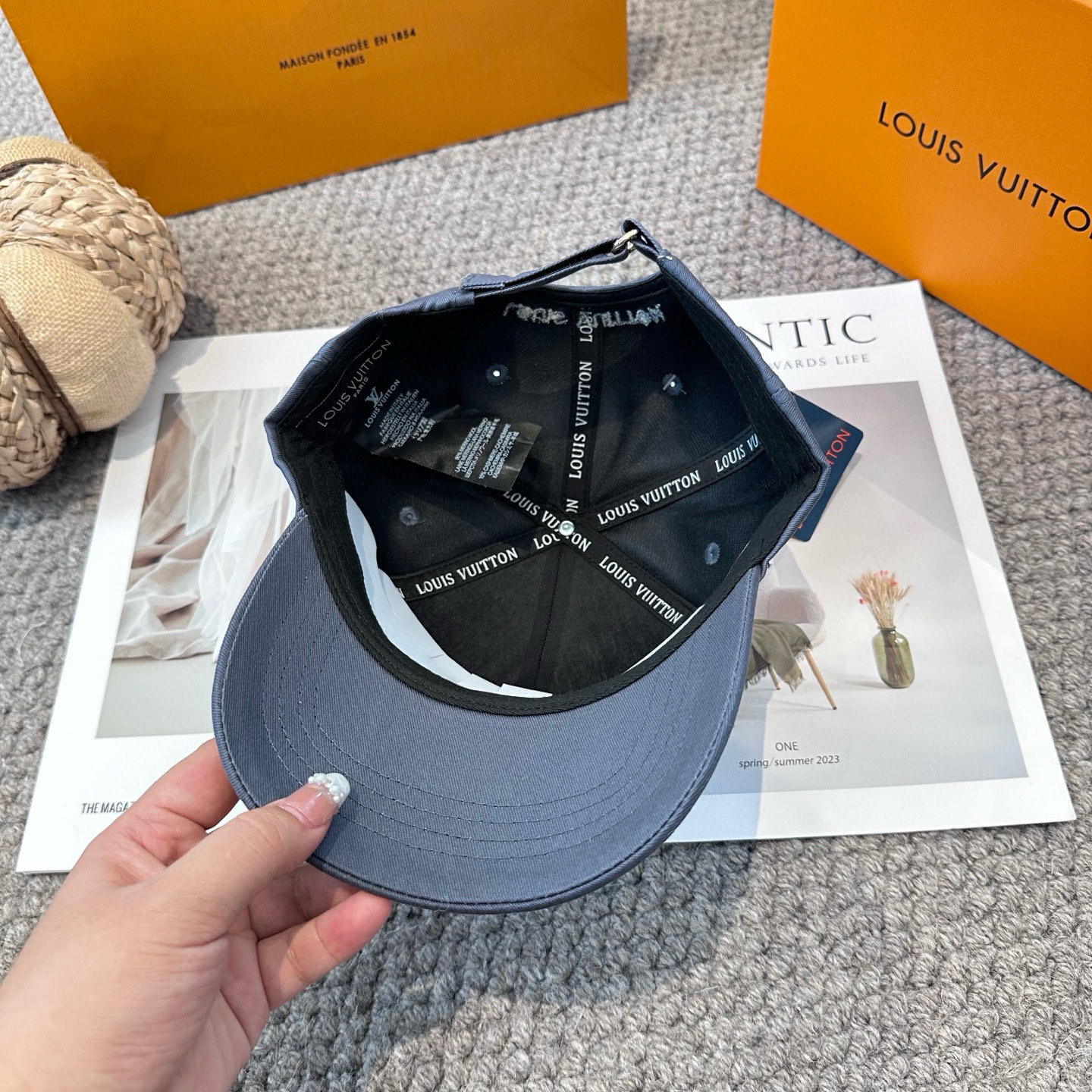 🧢路易威登棒球帽 LouisVuitton😍新款LV棒球帽，重工打造♥️高端大气，百搭款🤗男女通用！3色
