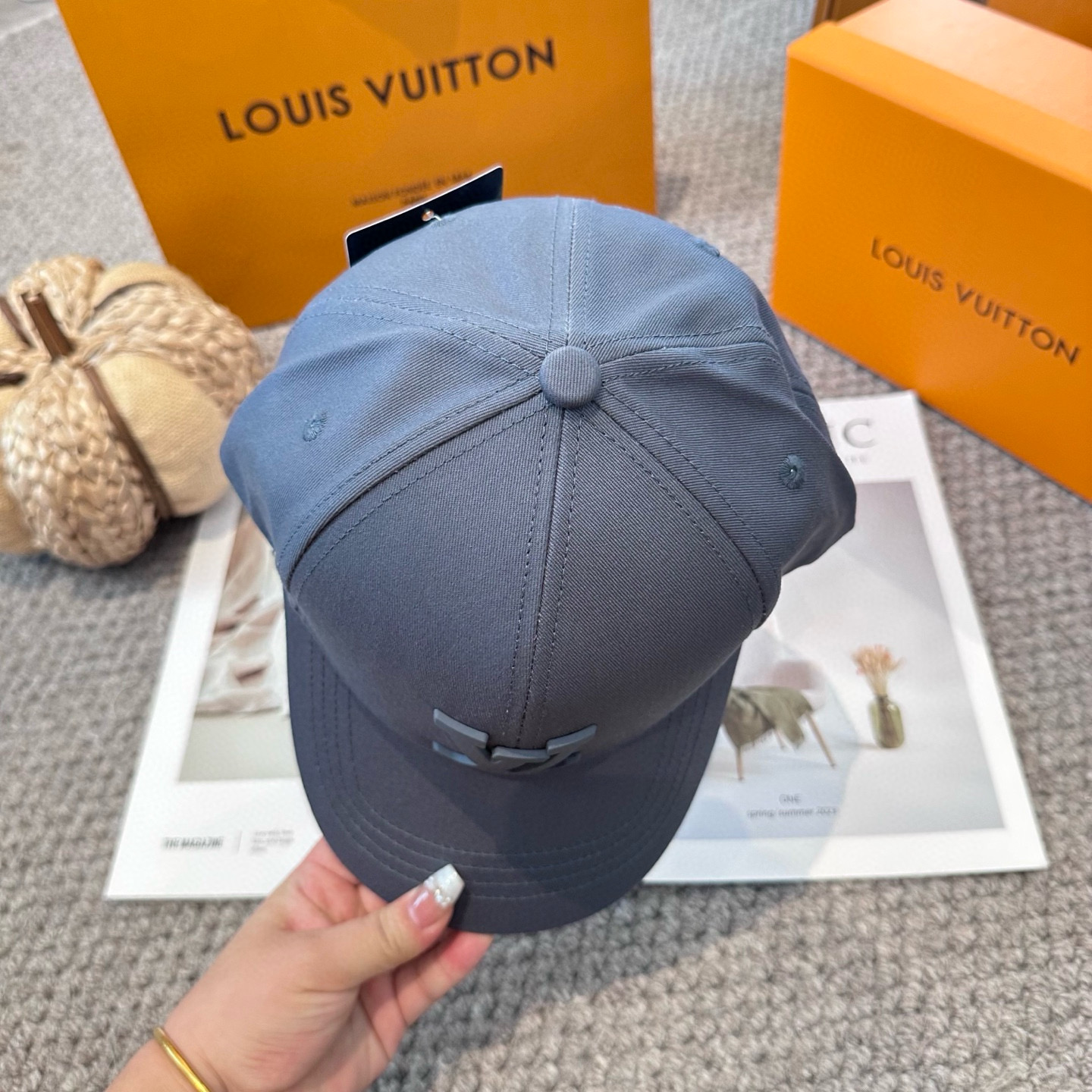 🧢路易威登棒球帽 LouisVuitton😍新款LV棒球帽，重工打造♥️高端大气，百搭款🤗男女通用！3色