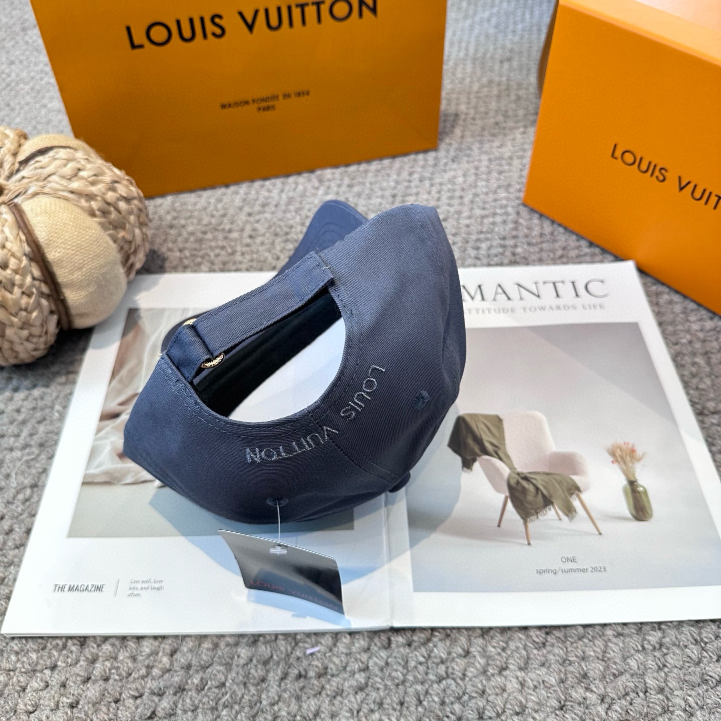 🧢路易威登棒球帽 LouisVuitton😍新款LV棒球帽，重工打造♥️高端大气，百搭款🤗男女通用！3色