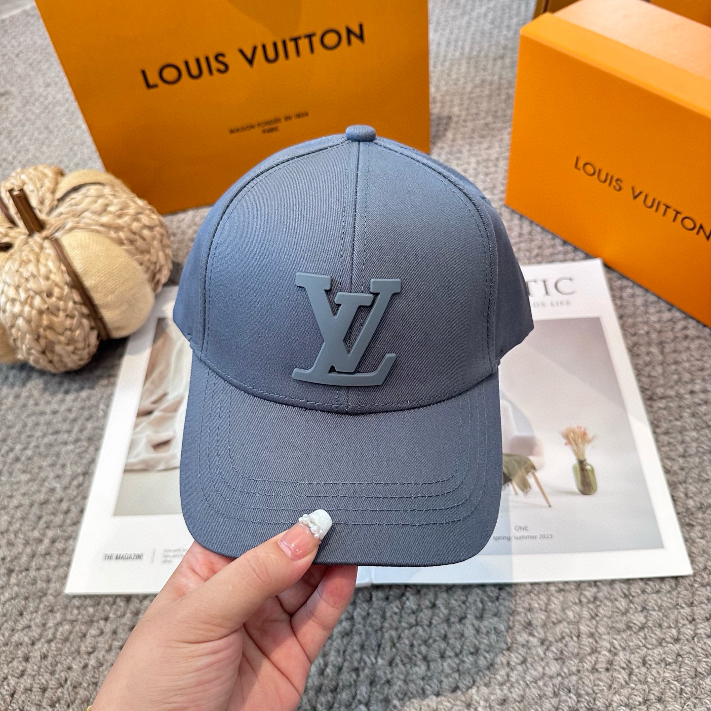 🧢路易威登棒球帽 LouisVuitton😍新款LV棒球帽，重工打造♥️高端大气，百搭款🤗男女通用！3色