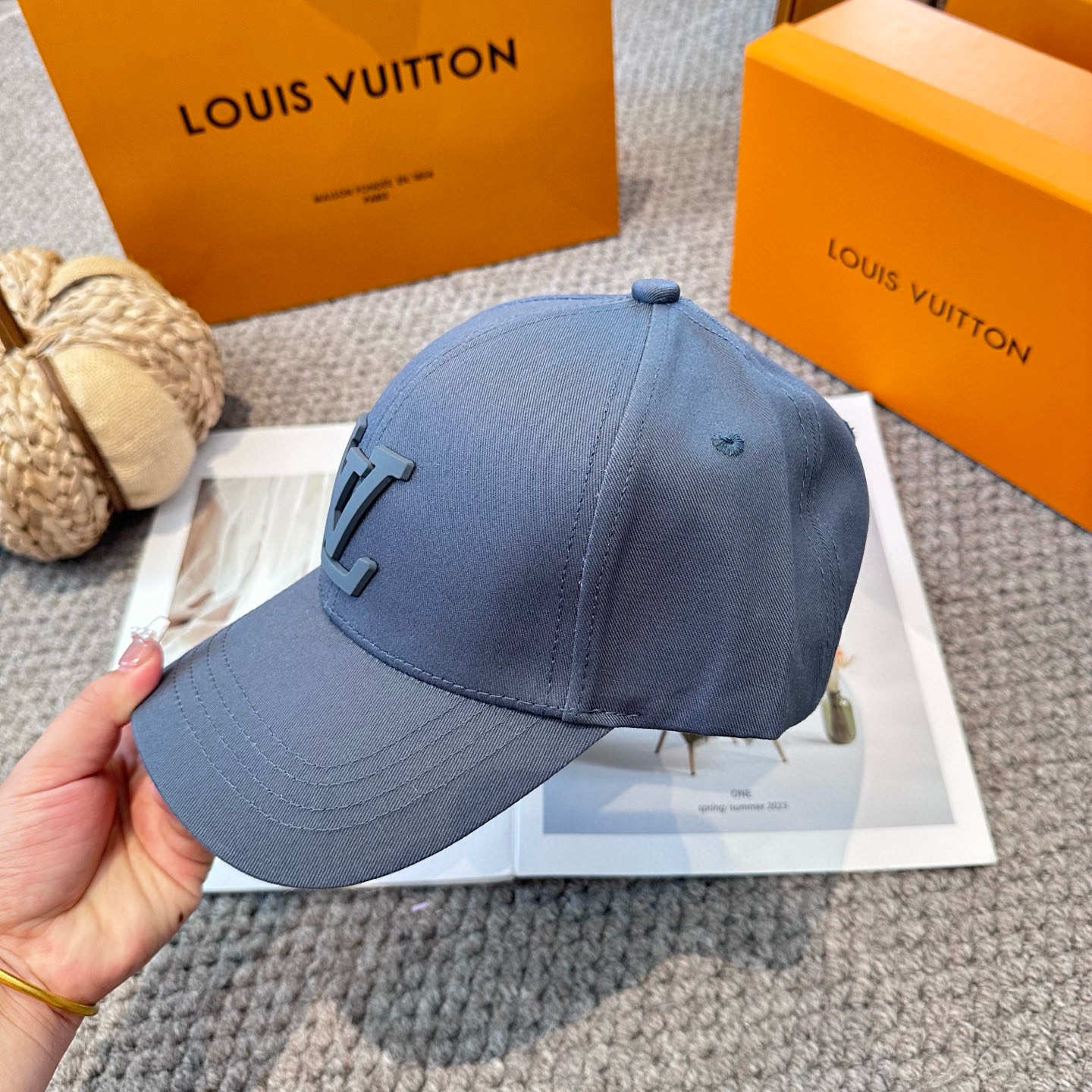 🧢路易威登棒球帽 LouisVuitton😍新款LV棒球帽，重工打造♥️高端大气，百搭款🤗男女通用！3色