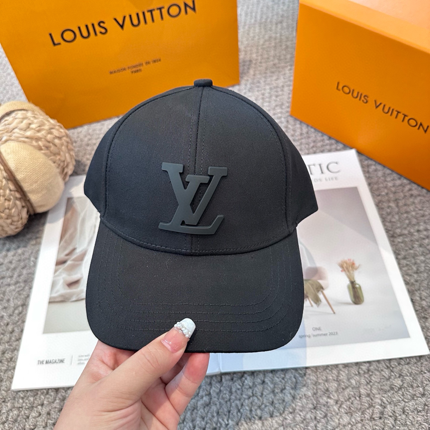 🧢路易威登棒球帽 LouisVuitton😍新款LV棒球帽，重工打造♥️高端大气，百搭款🤗男女通用！3色