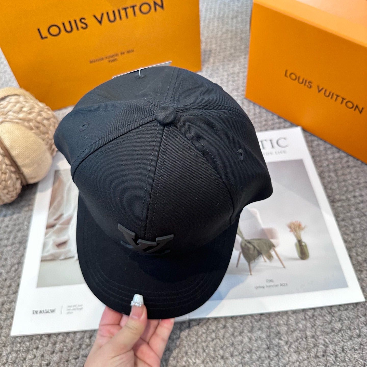 🧢路易威登棒球帽 LouisVuitton😍新款LV棒球帽，重工打造♥️高端大气，百搭款🤗男女通用！3色