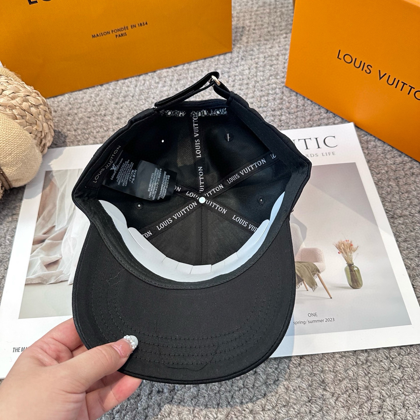 🧢路易威登棒球帽 LouisVuitton😍新款LV棒球帽，重工打造♥️高端大气，百搭款🤗男女通用！3色