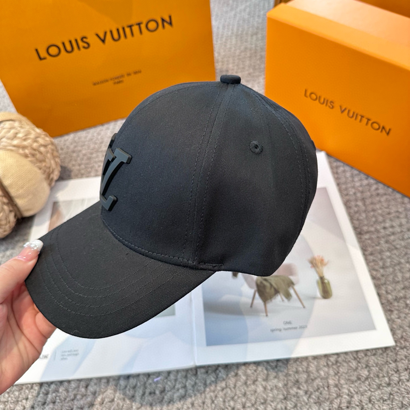 🧢路易威登棒球帽 LouisVuitton😍新款LV棒球帽，重工打造♥️高端大气，百搭款🤗男女通用！3色