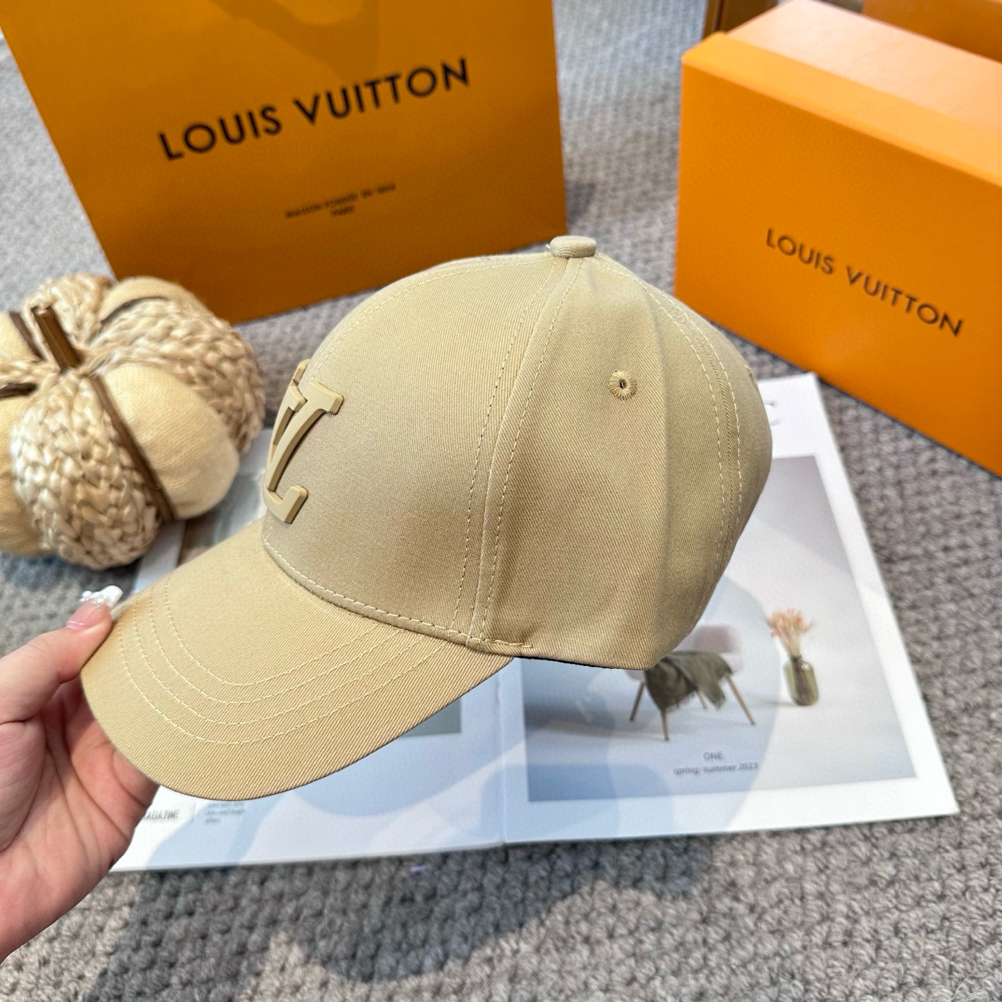 🧢路易威登棒球帽 LouisVuitton😍新款LV棒球帽，重工打造♥️高端大气，百搭款🤗男女通用！3色
