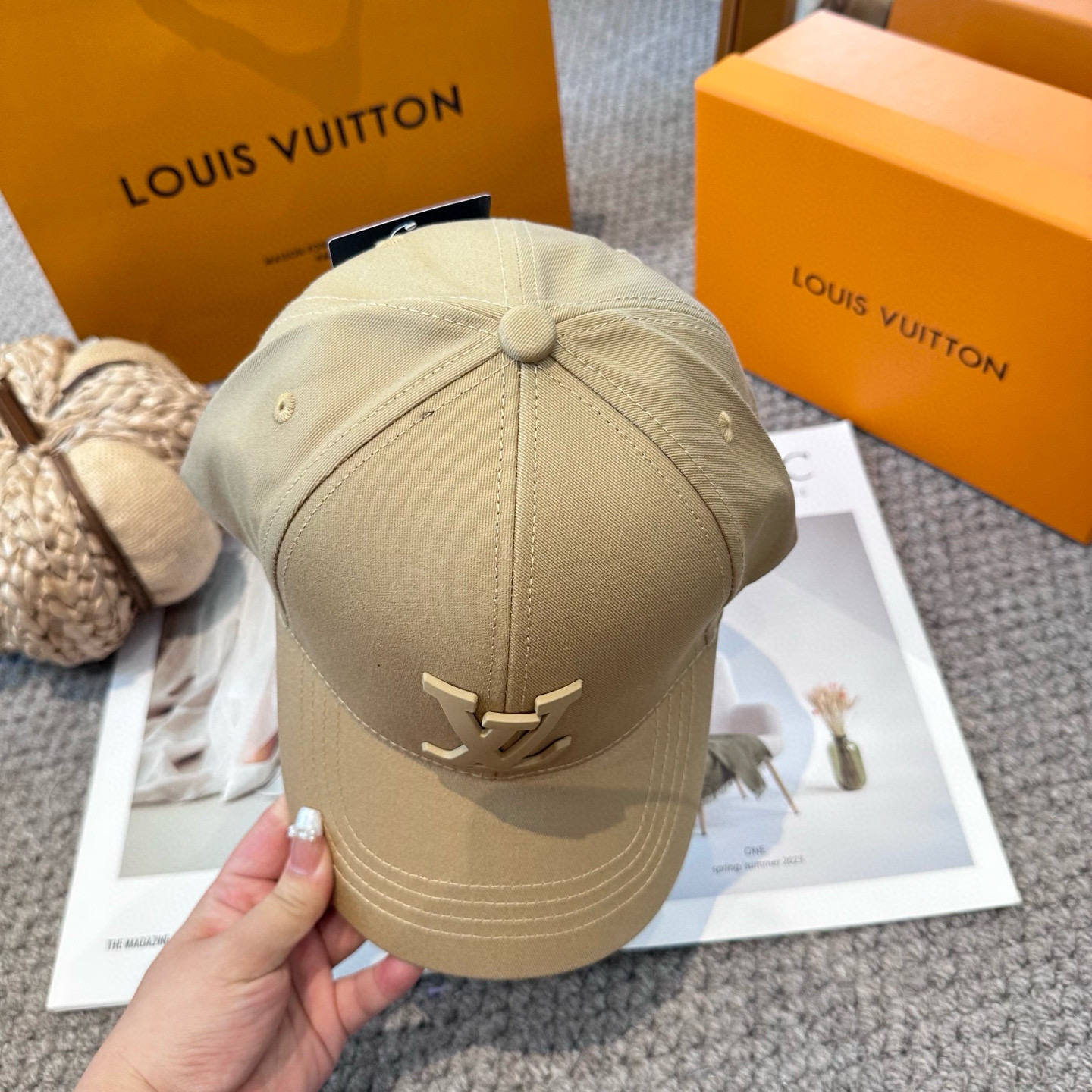 🧢路易威登棒球帽 LouisVuitton😍新款LV棒球帽，重工打造♥️高端大气，百搭款🤗男女通用！3色
