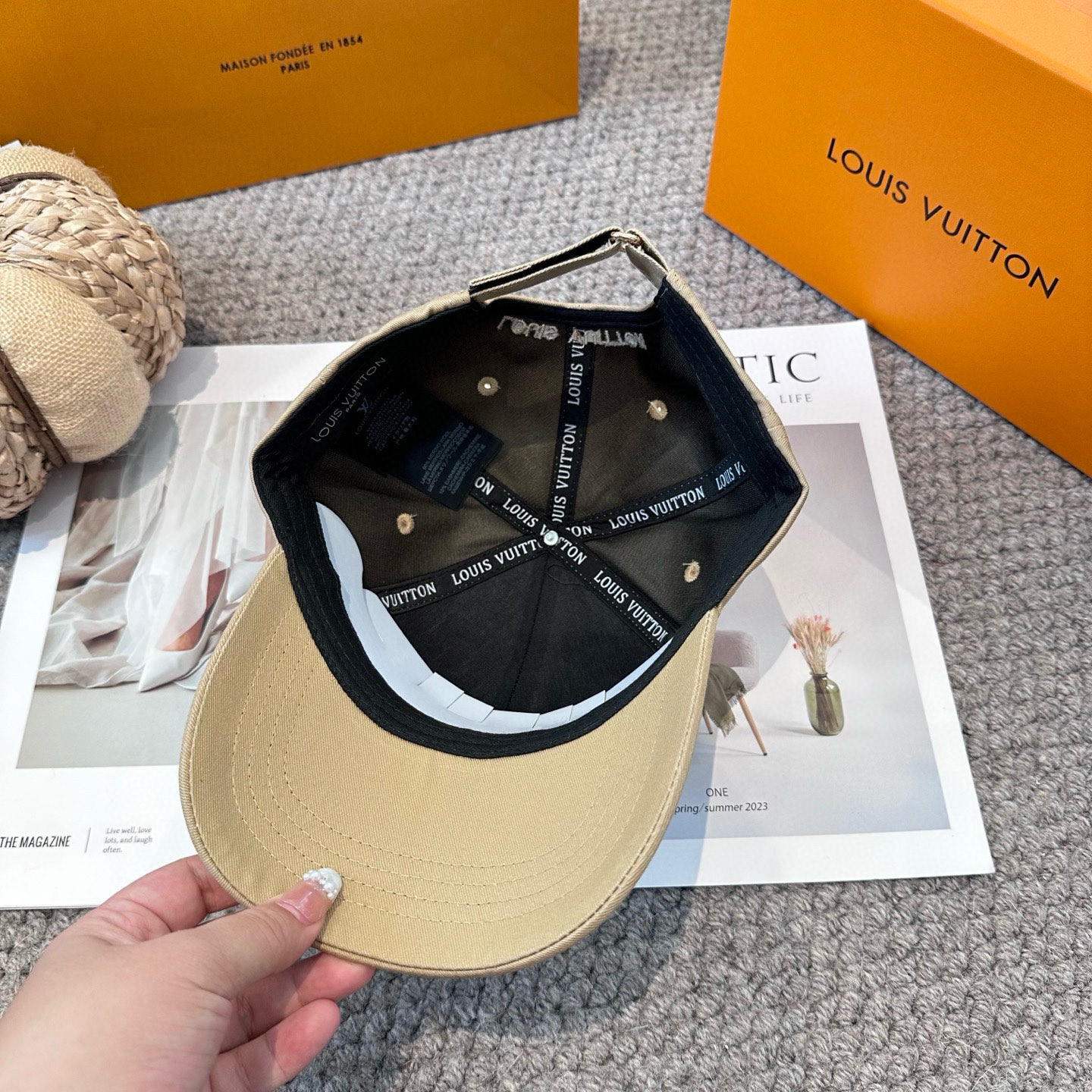 🧢路易威登棒球帽 LouisVuitton😍新款LV棒球帽，重工打造♥️高端大气，百搭款🤗男女通用！3色